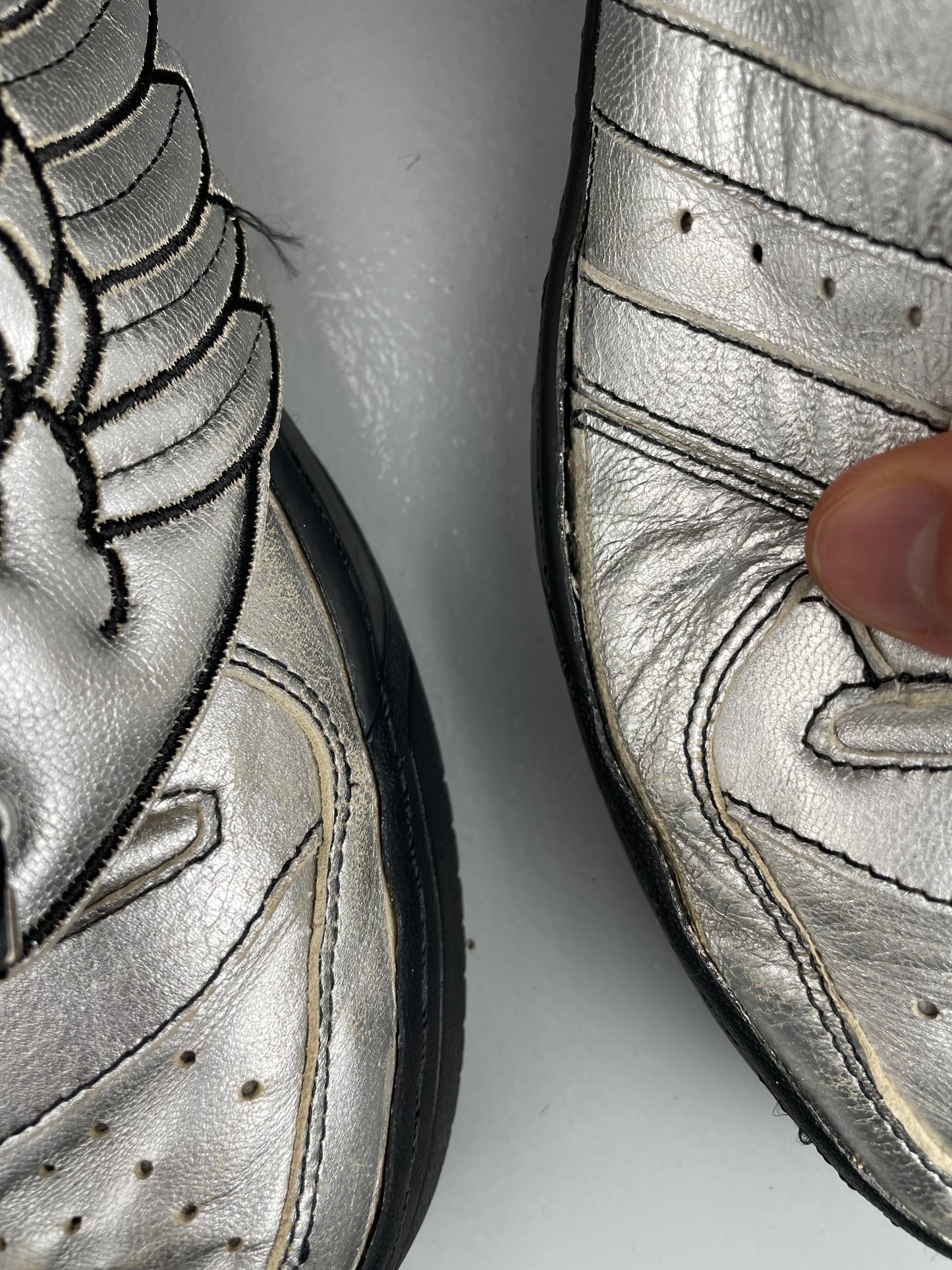 adidas X Jeremy Scott A/W 2009 JS Wings 1.0 (Metallic Silver/Black) - size 43 1/3