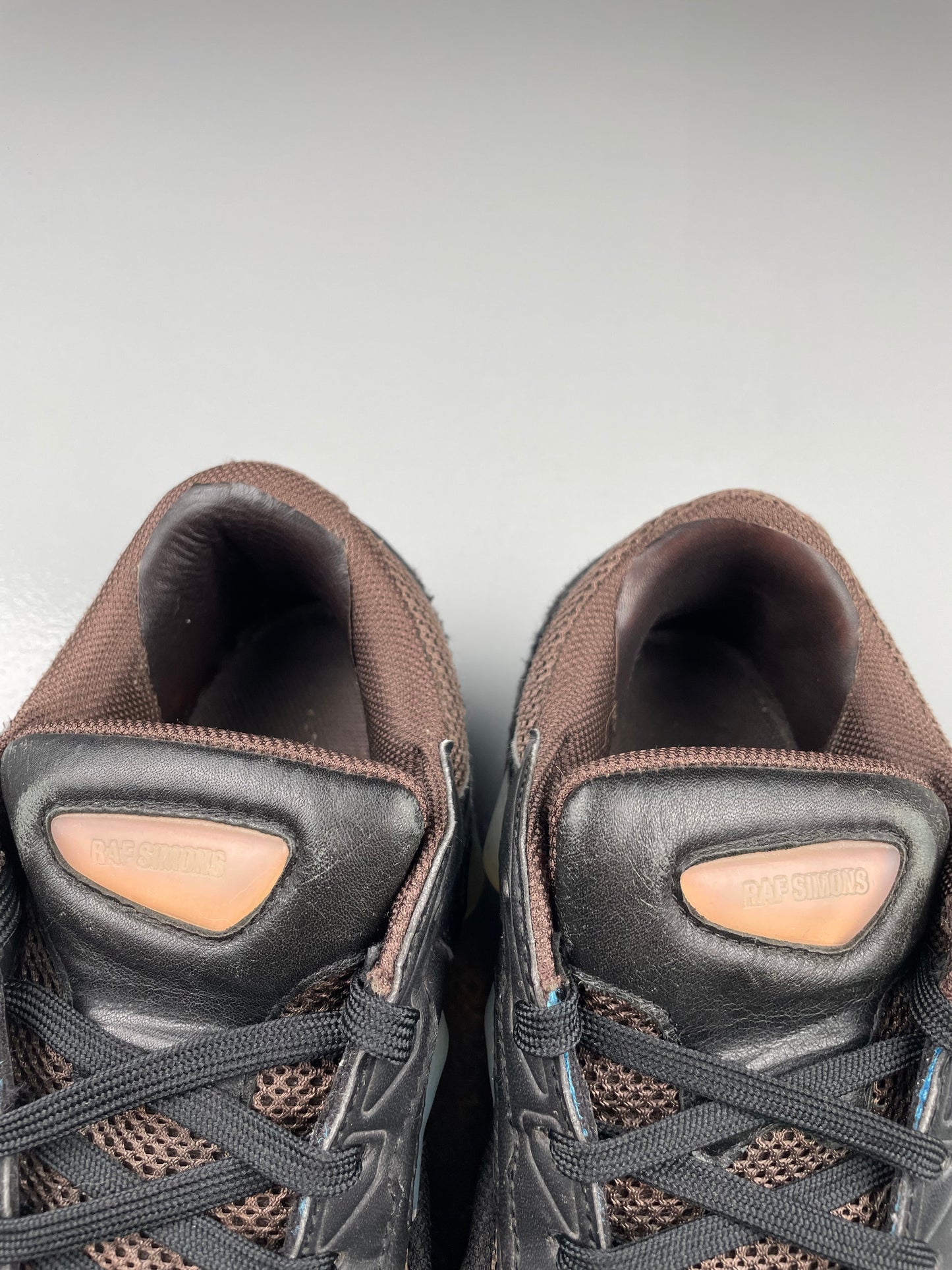 beat up Adidas X Raf Simons S/S 2016 Ozweego 2 'Kyogre' - size 42
