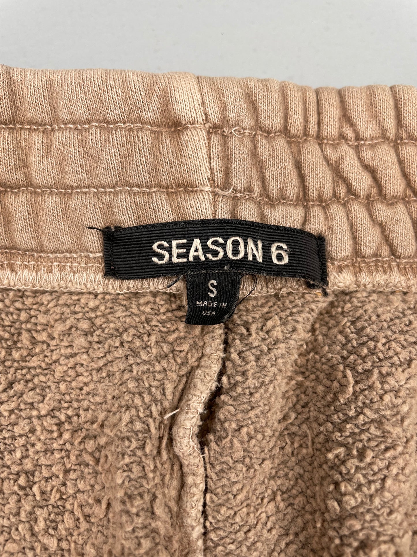 YEEZY Season 6 shorts (Trench) - size S