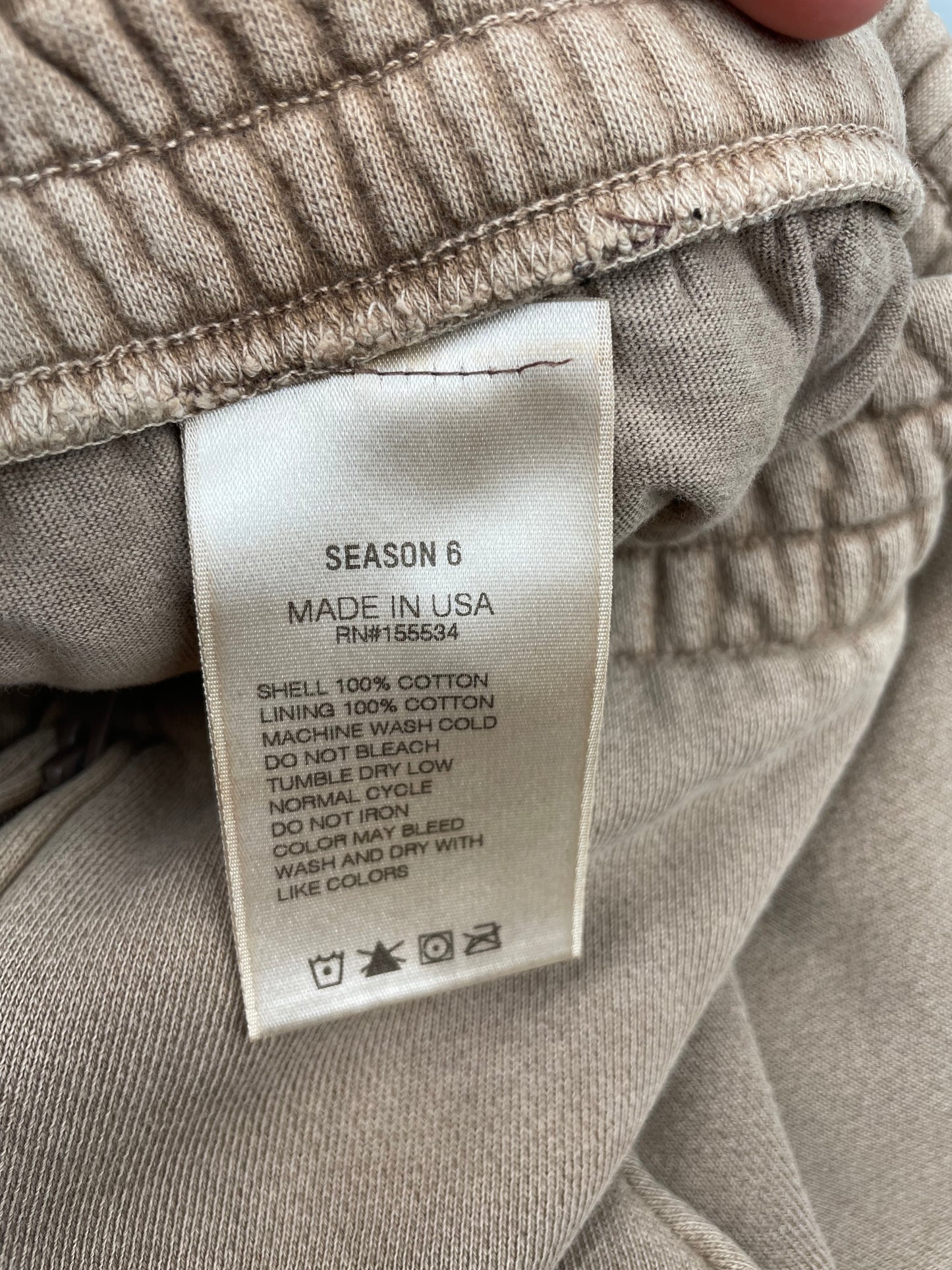 YEEZY Season 6 shorts (Trench) - size S
