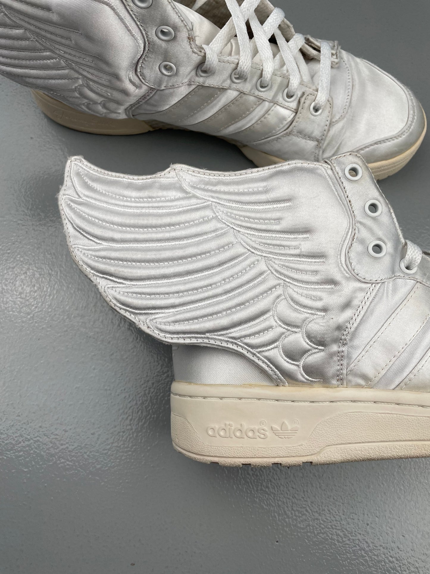 adidas X Jeremy Scott X 2NE1 - A/W 2011 - JS Wings 2.0 "Satin" - size 42