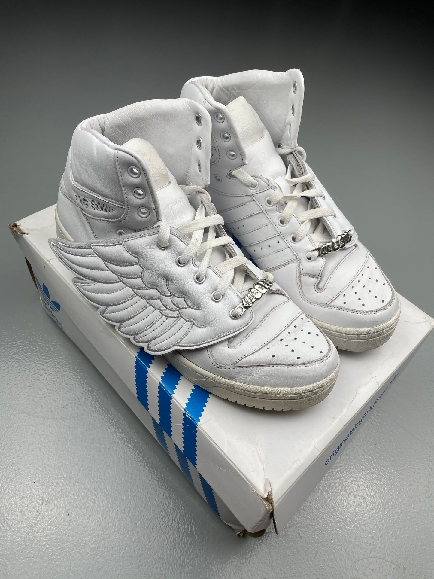 adidas Originals by Jeremy Scott 2009 JS Wings (white/silver) - size 44