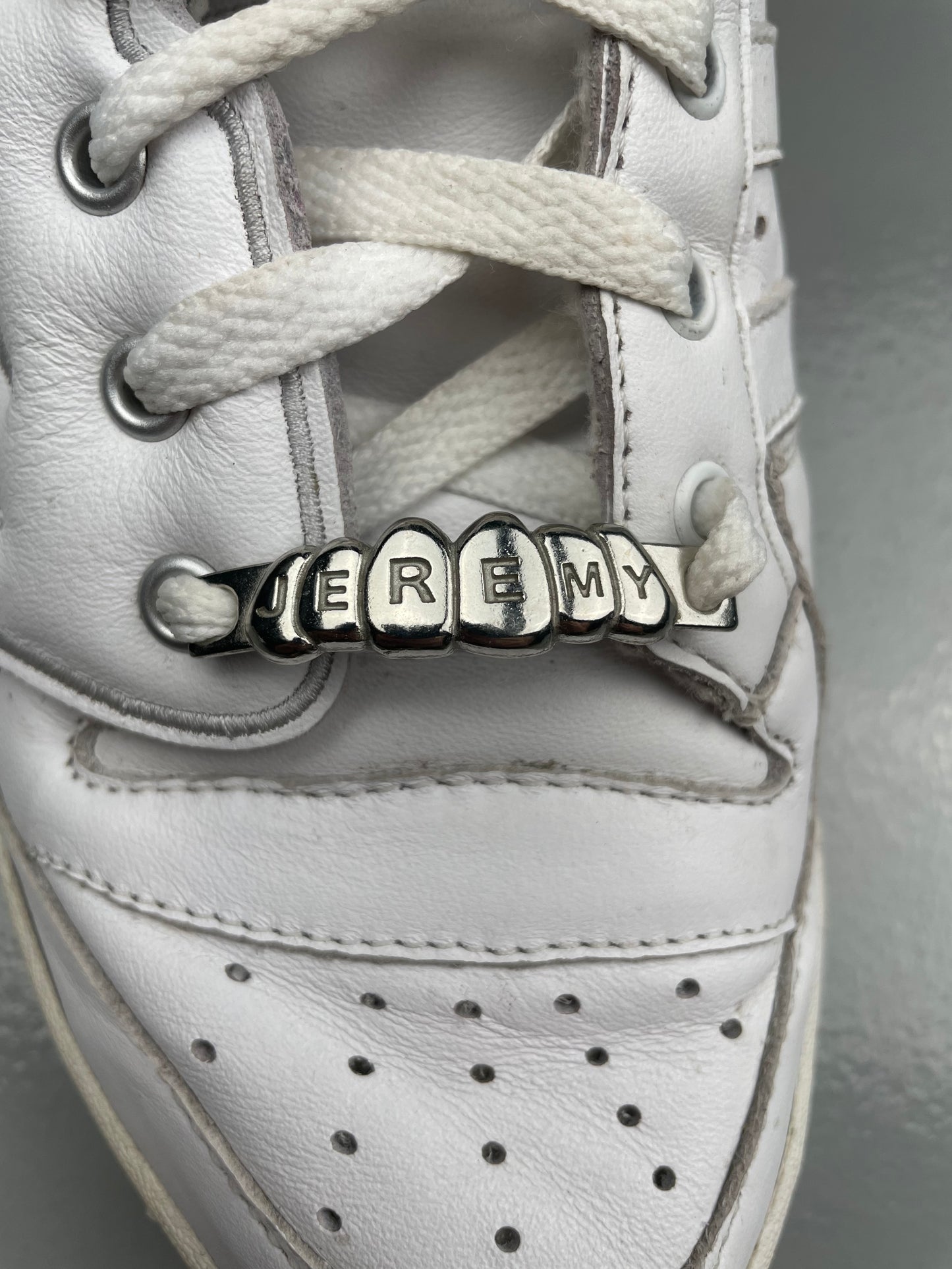 adidas Originals by Jeremy Scott 2009 JS Wings (white/silver) - size 44