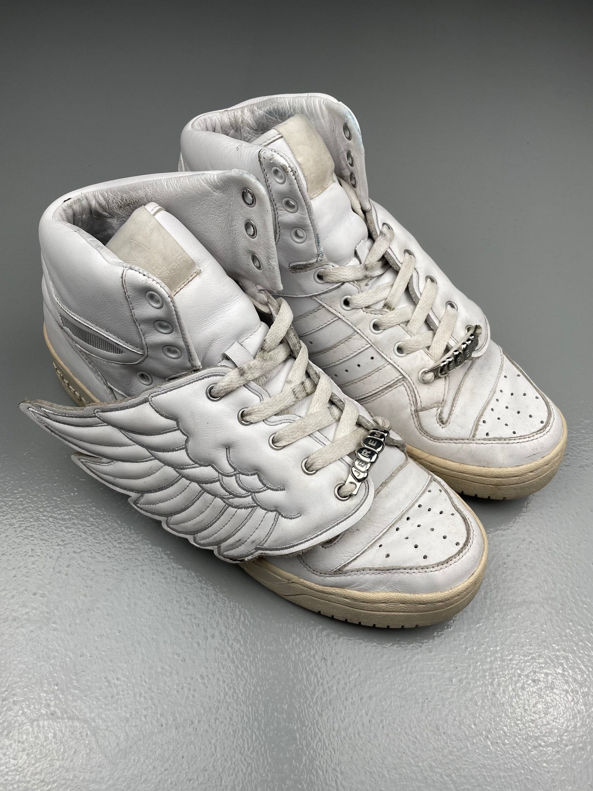 G04654 adidas Originals by Jeremy Scott 2009 JS Wings (white/silver)