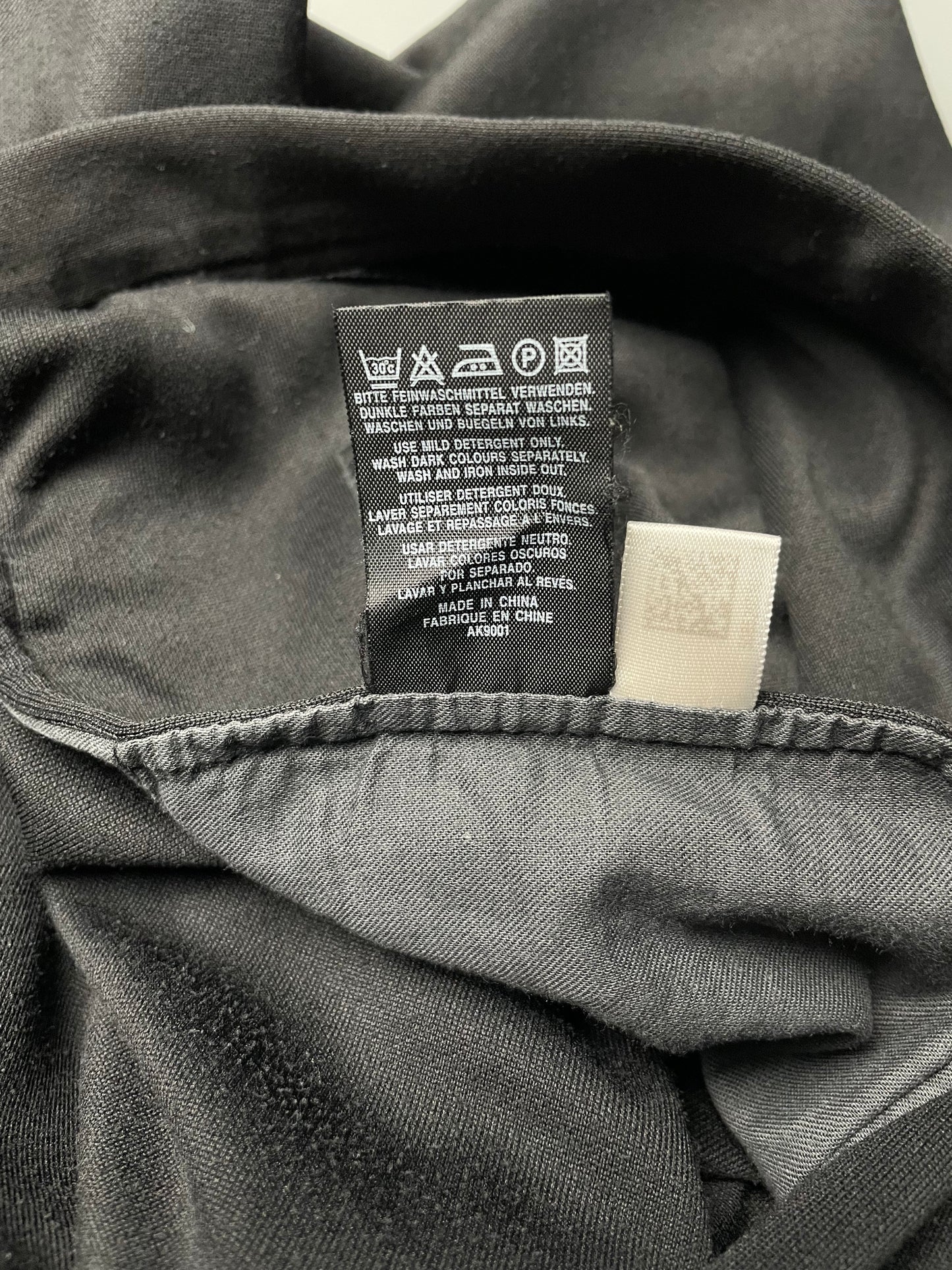 Y-3 A/W 2004 polyester skirt - size M