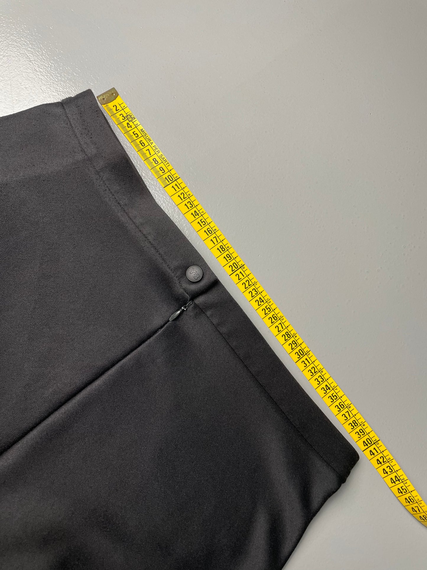 Y-3 A/W 2004 polyester skirt - size M