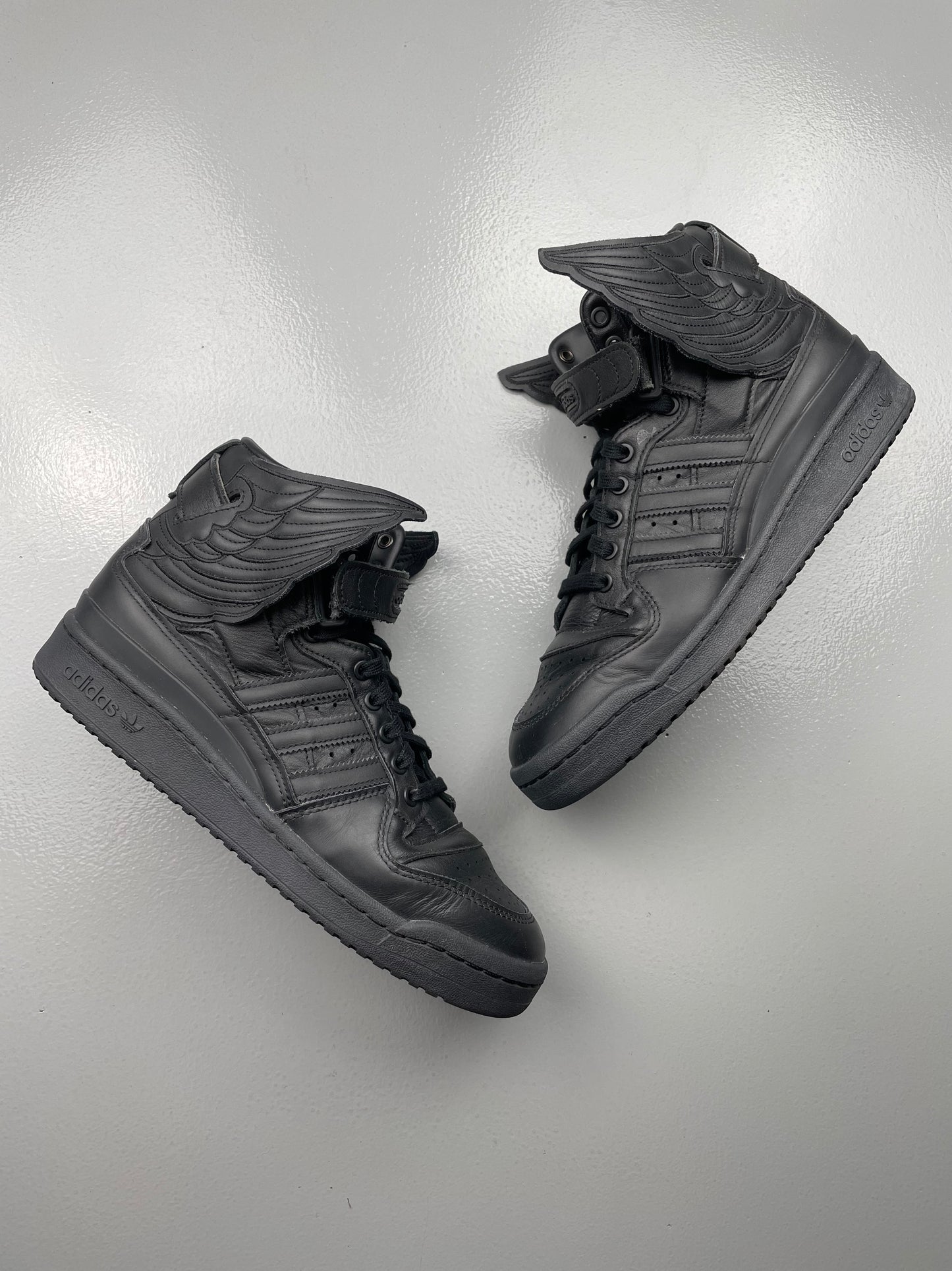 adidas Originals by Jeremy Scott 2022 JS Wings 4.0 (black) - size 42 2/3