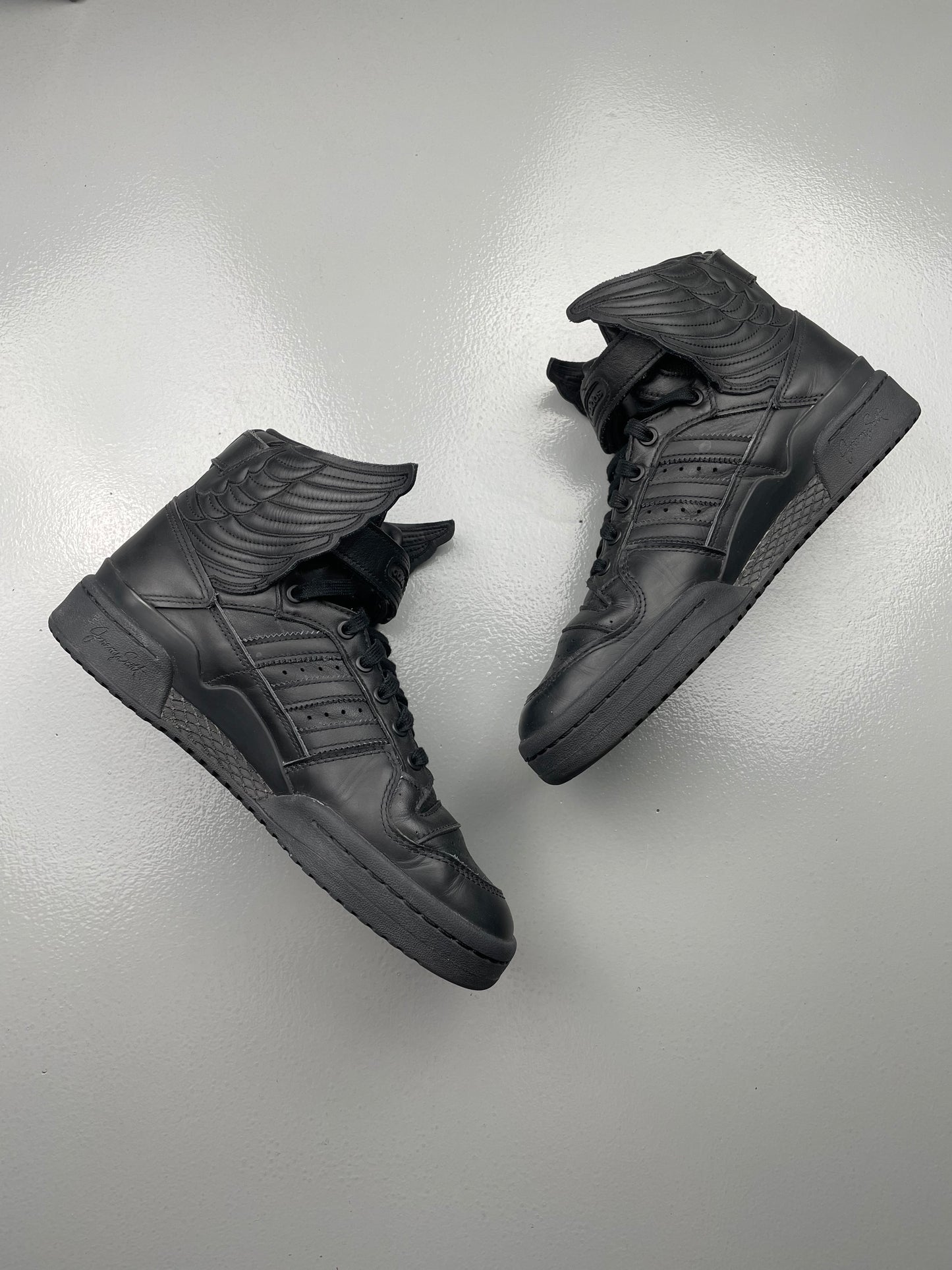 adidas Originals by Jeremy Scott 2022 JS Wings 4.0 (black) - size 42 2/3