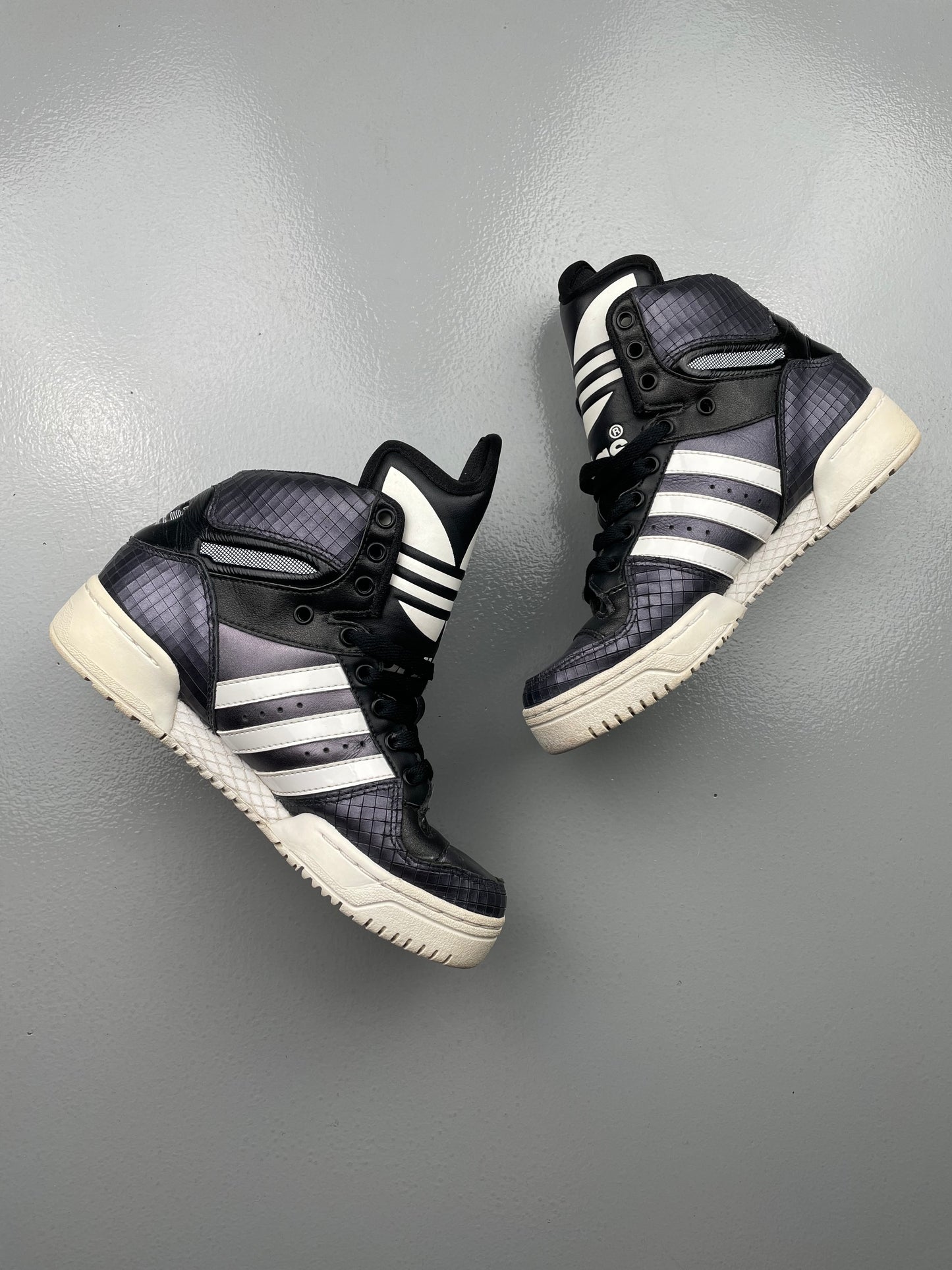 adidas Originals 2011 Metro Attitude Logo - size 36