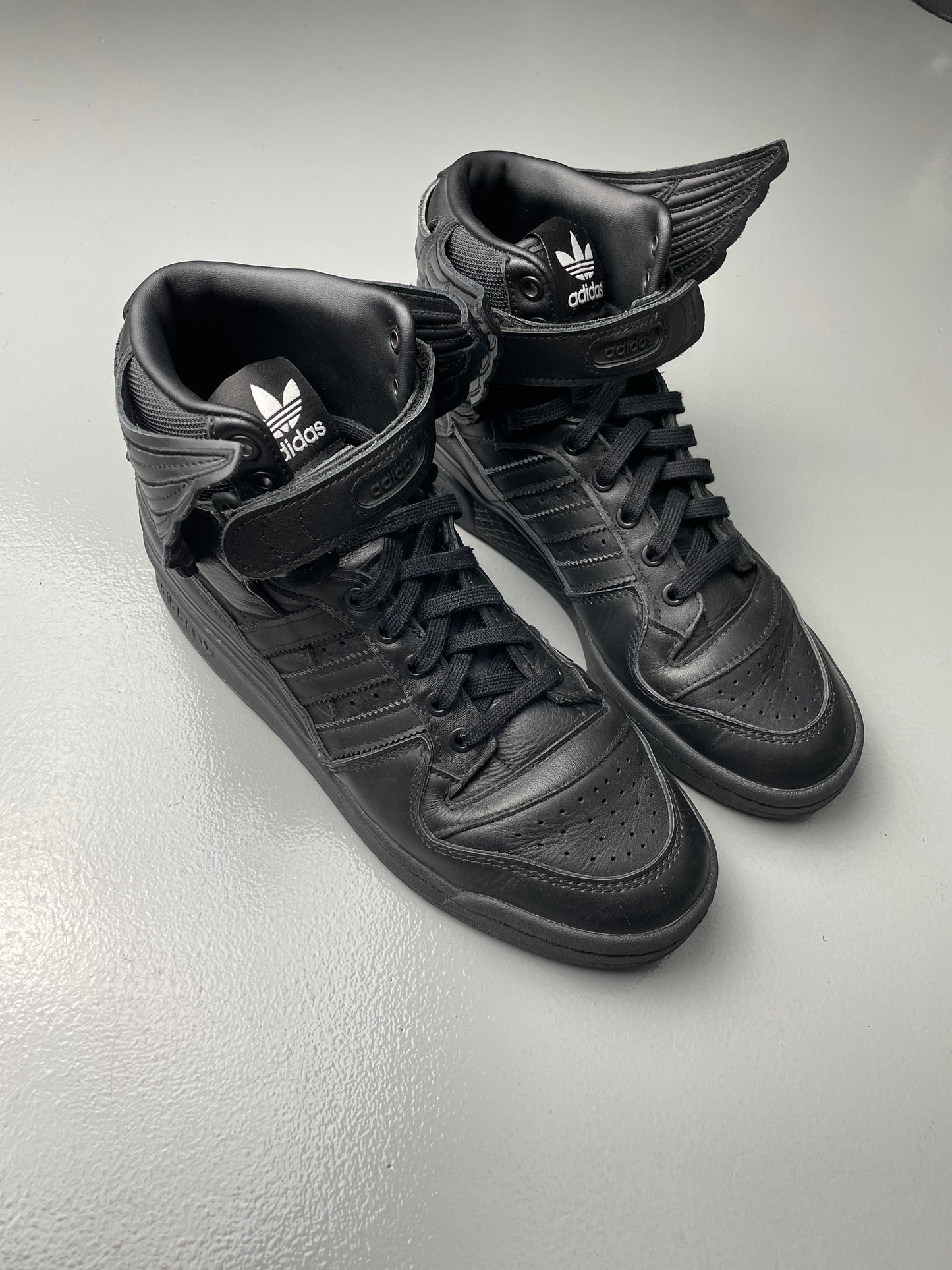 adidas Originals by Jeremy Scott 2022 JS Wings 4.0 (black) - size 42 2/3