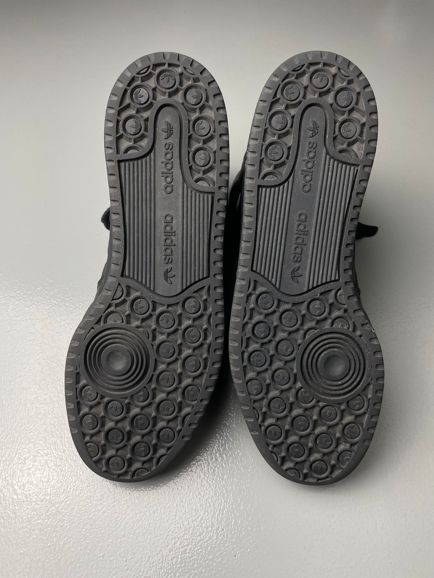 adidas Originals by Jeremy Scott 2022 JS Wings 4.0 (black) - size 42 2/3