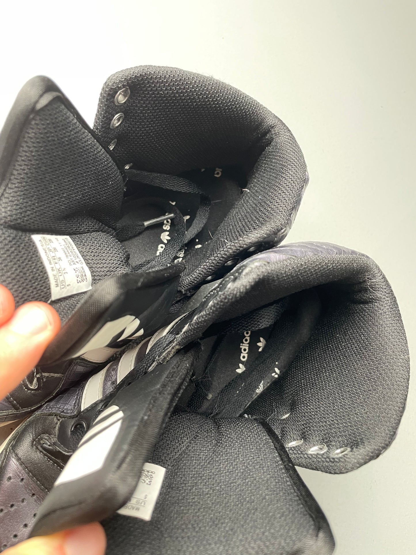 adidas Originals 2011 Metro Attitude Logo - size 36