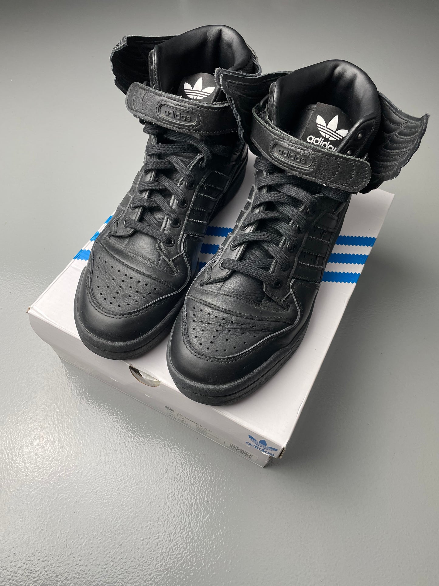 adidas Originals by Jeremy Scott 2022 JS Wings 4.0 (black) - size 42 2/3