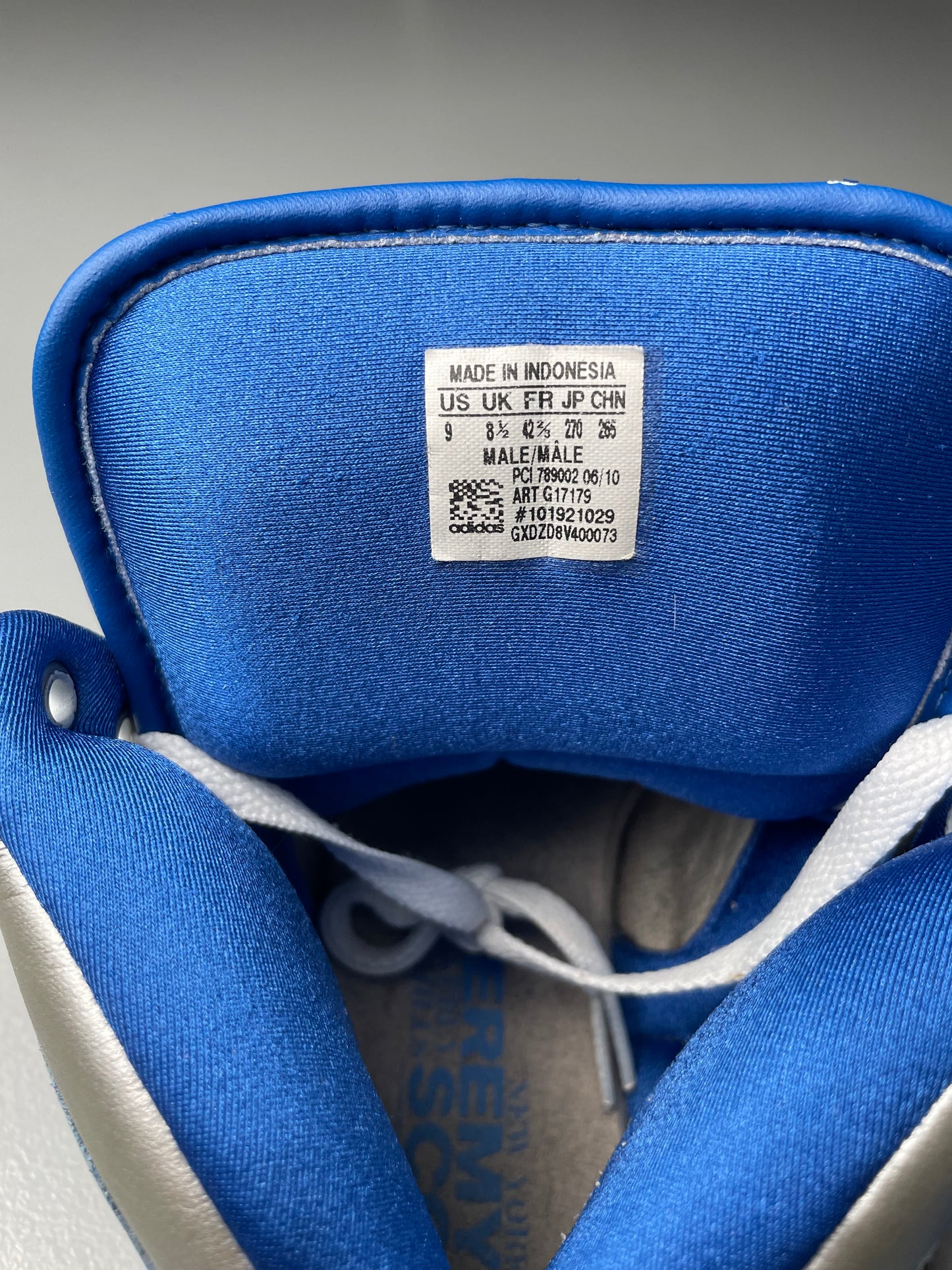 adidas Originals by Jeremy Scott A/W 2010 JS License Plate New York - size 42 2/3