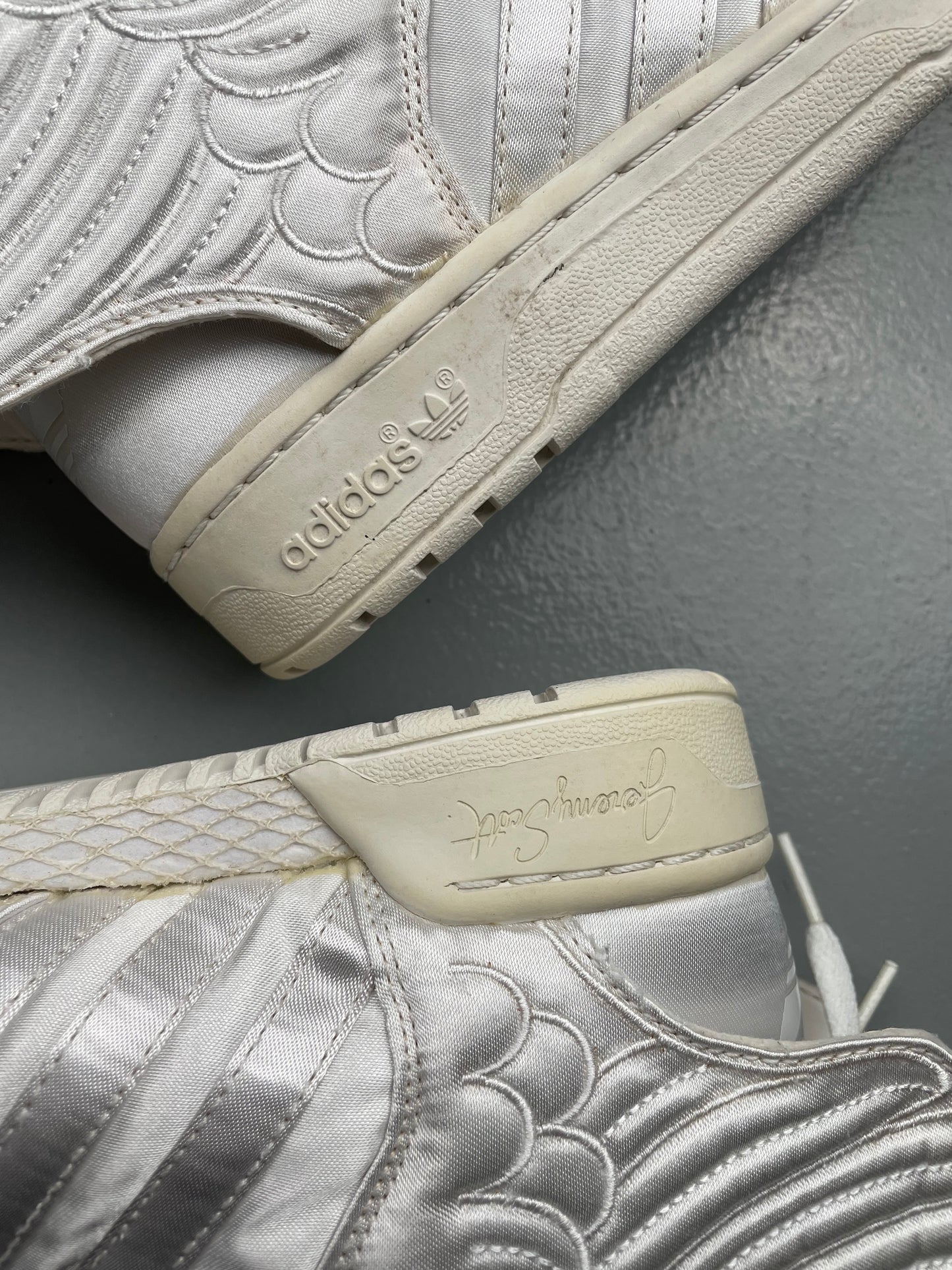 adidas X Jeremy Scott X 2NE1 - A/W 2011 - JS Wings 2.0 "Satin" - size 36 2/3