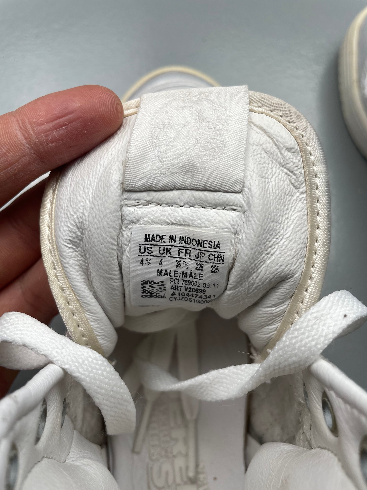 adidas X Jeremy Scott X 2NE1 - A/W 2011 - JS Wings 2.0 "Satin" - size 36 2/3