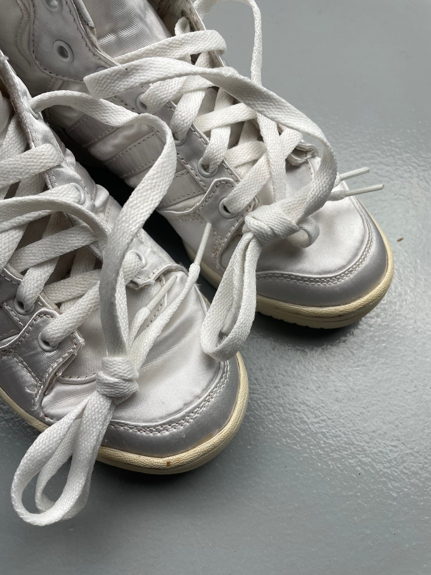 adidas X Jeremy Scott X 2NE1 - A/W 2011 - JS Wings 2.0 "Satin" - size 36 2/3