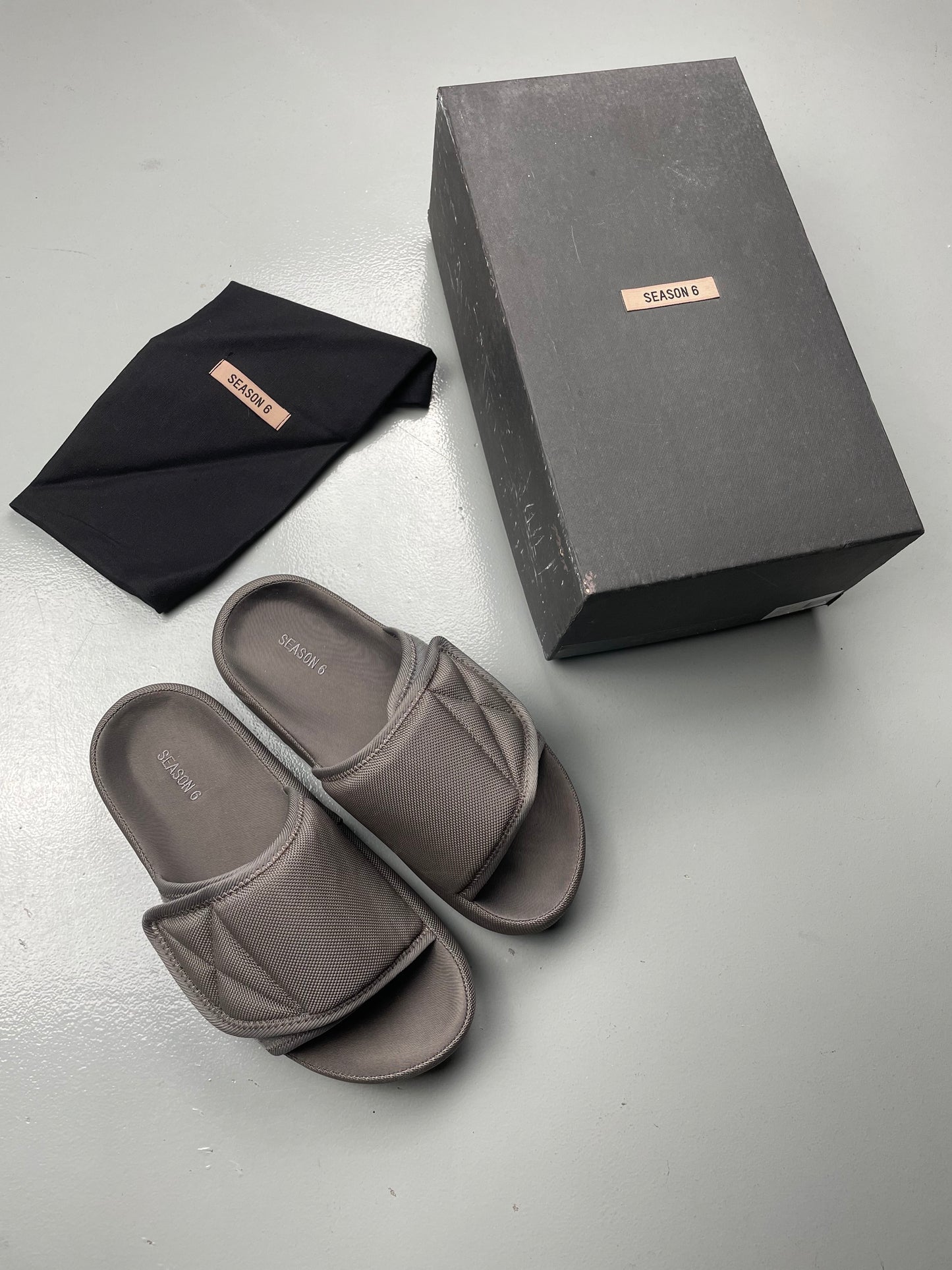 YEEZY Season 6 Graphite Nylon Slipper - size 42