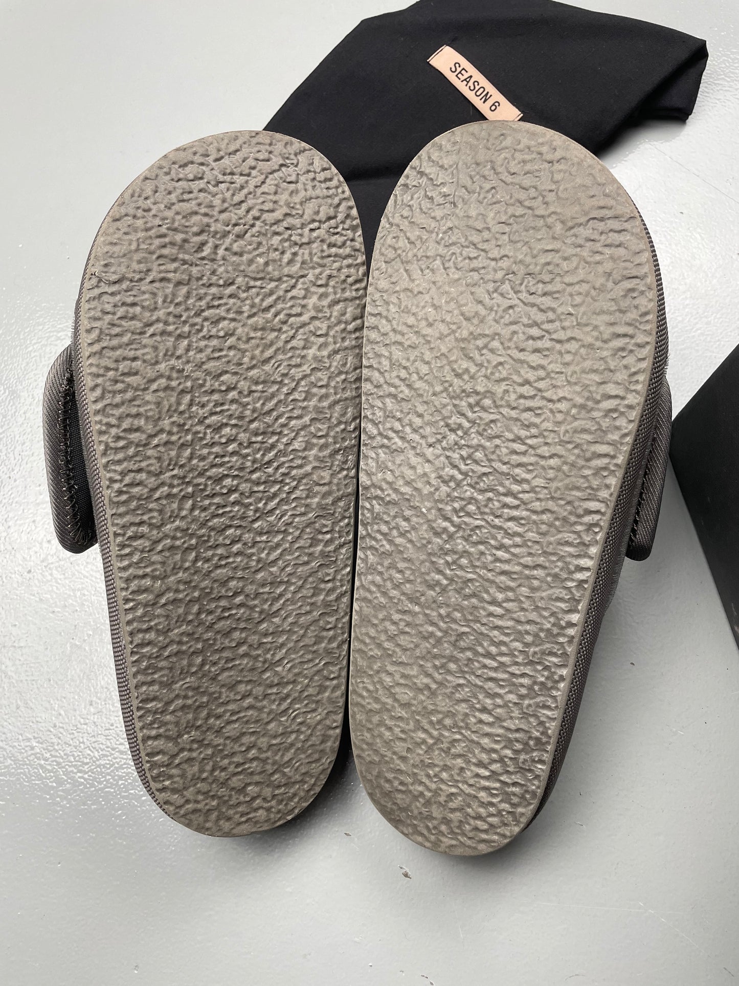 YEEZY Season 6 Graphite Nylon Slipper - size 42