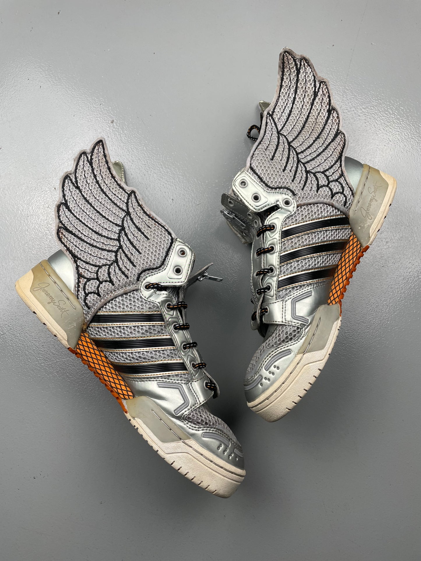 adidas Originals by Jeremy Scott A/W 2012 JS Wings 2.0 (Metallic Silver) - size 44