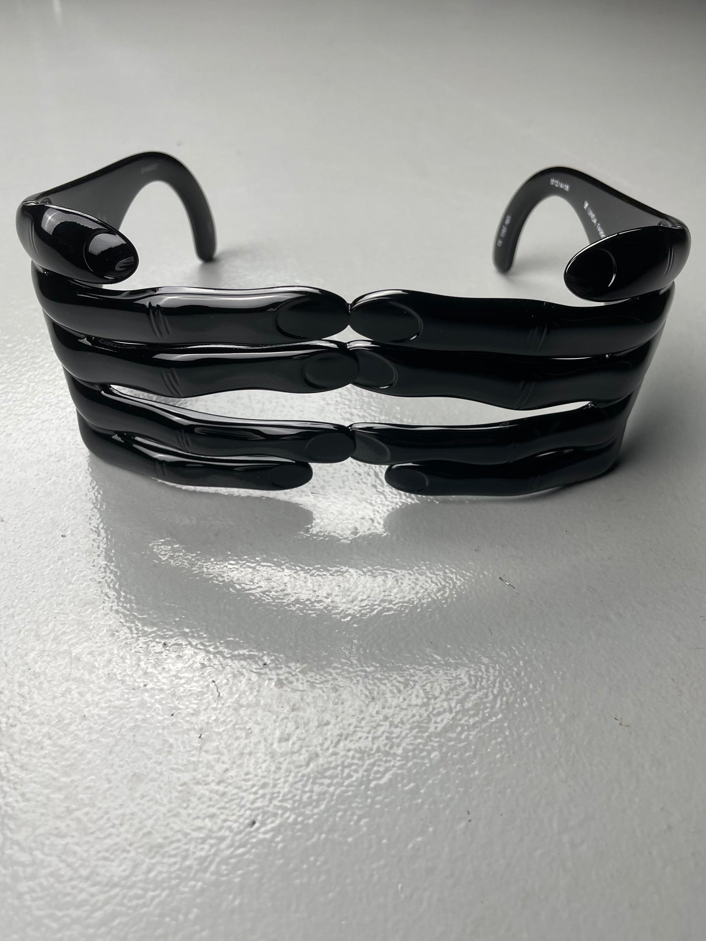Linda Farrow X Jeremy Scott hands sunglasses (black)