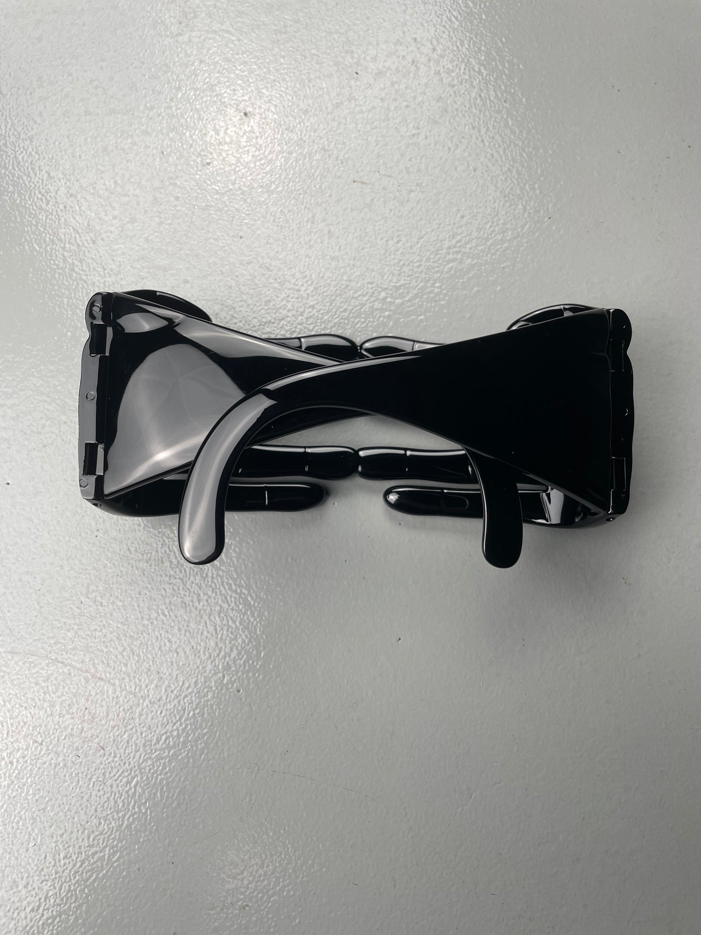 Linda Farrow X Jeremy Scott hands sunglasses (black)