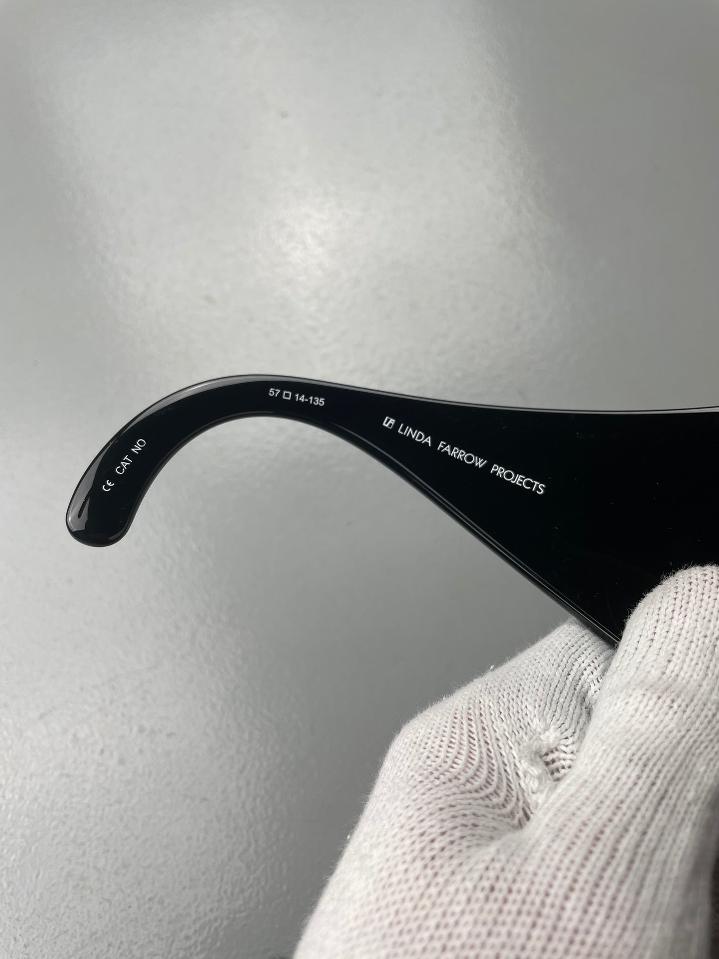 Linda Farrow X Jeremy Scott hands sunglasses (black)