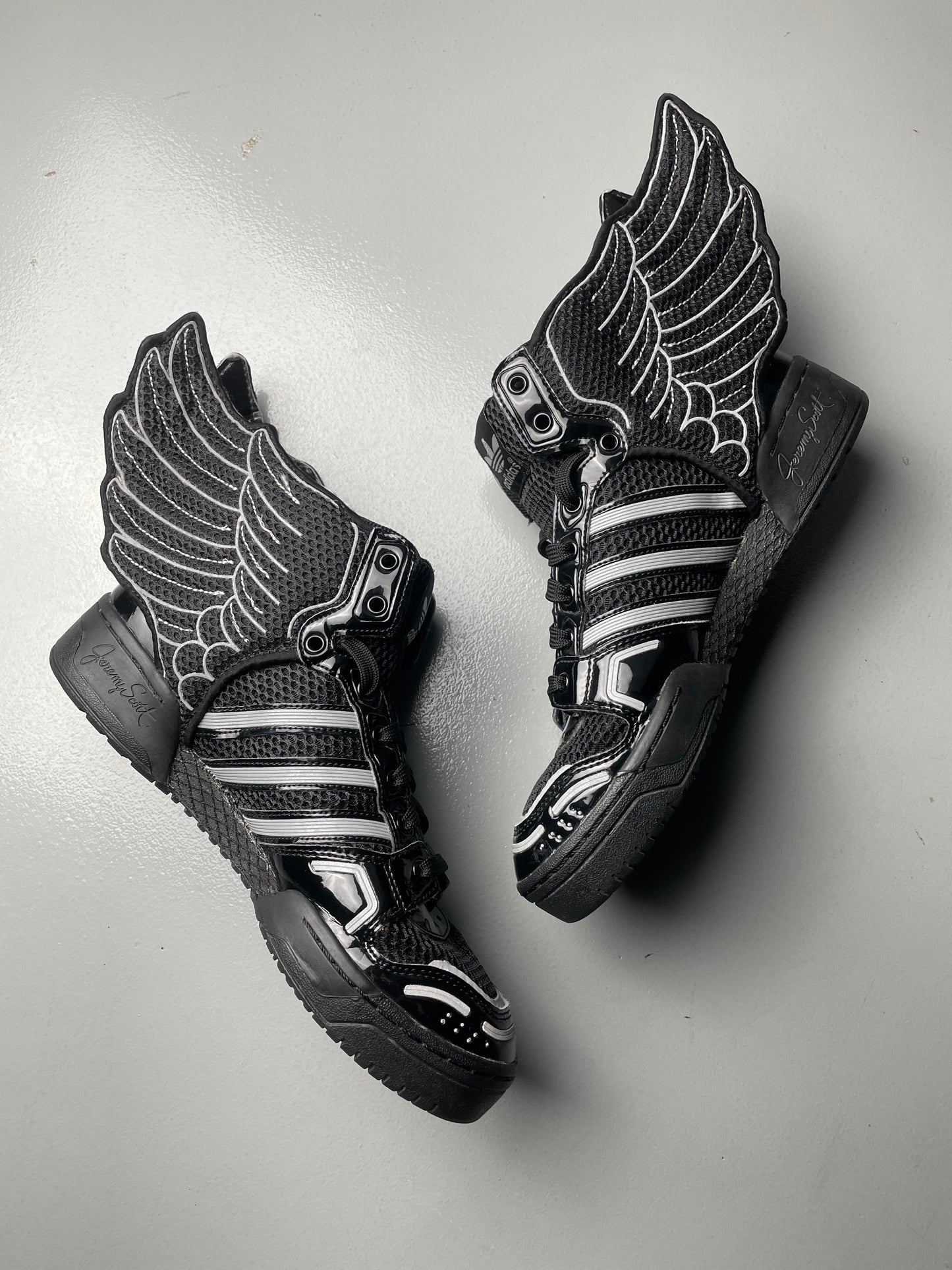 adidas Originals by Jeremy Scott 2015 JS Wings 2.0 Mesh (black) - size 42