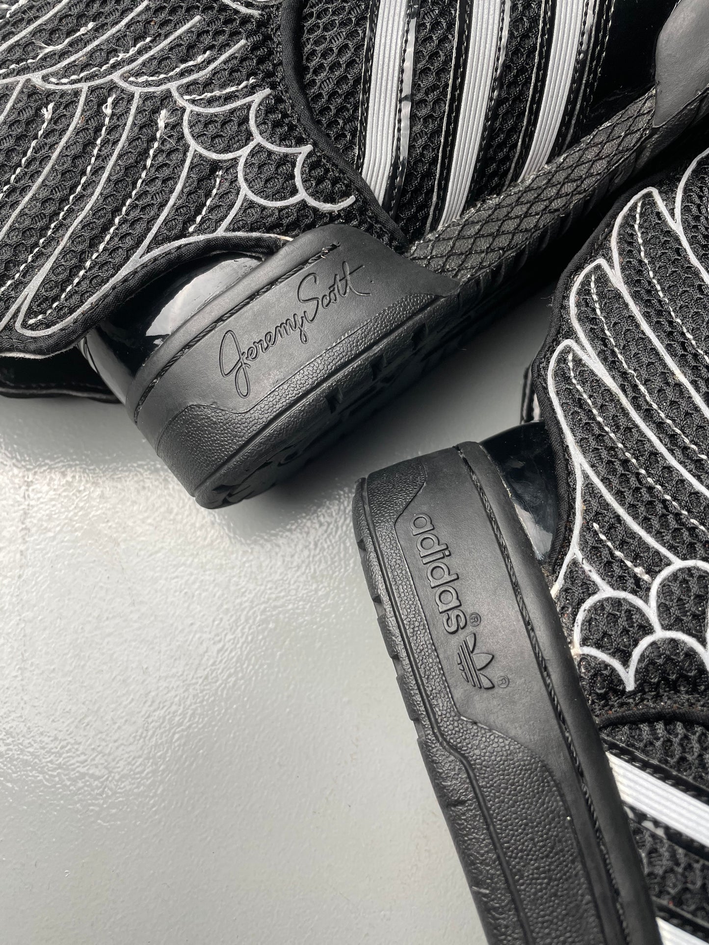 adidas Originals by Jeremy Scott 2015 JS Wings 2.0 Mesh (black) - size 42