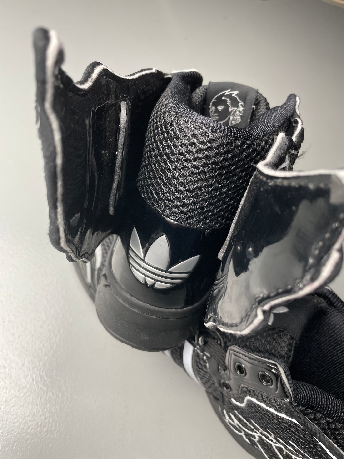 adidas Originals by Jeremy Scott 2015 JS Wings 2.0 Mesh (black) - size 42