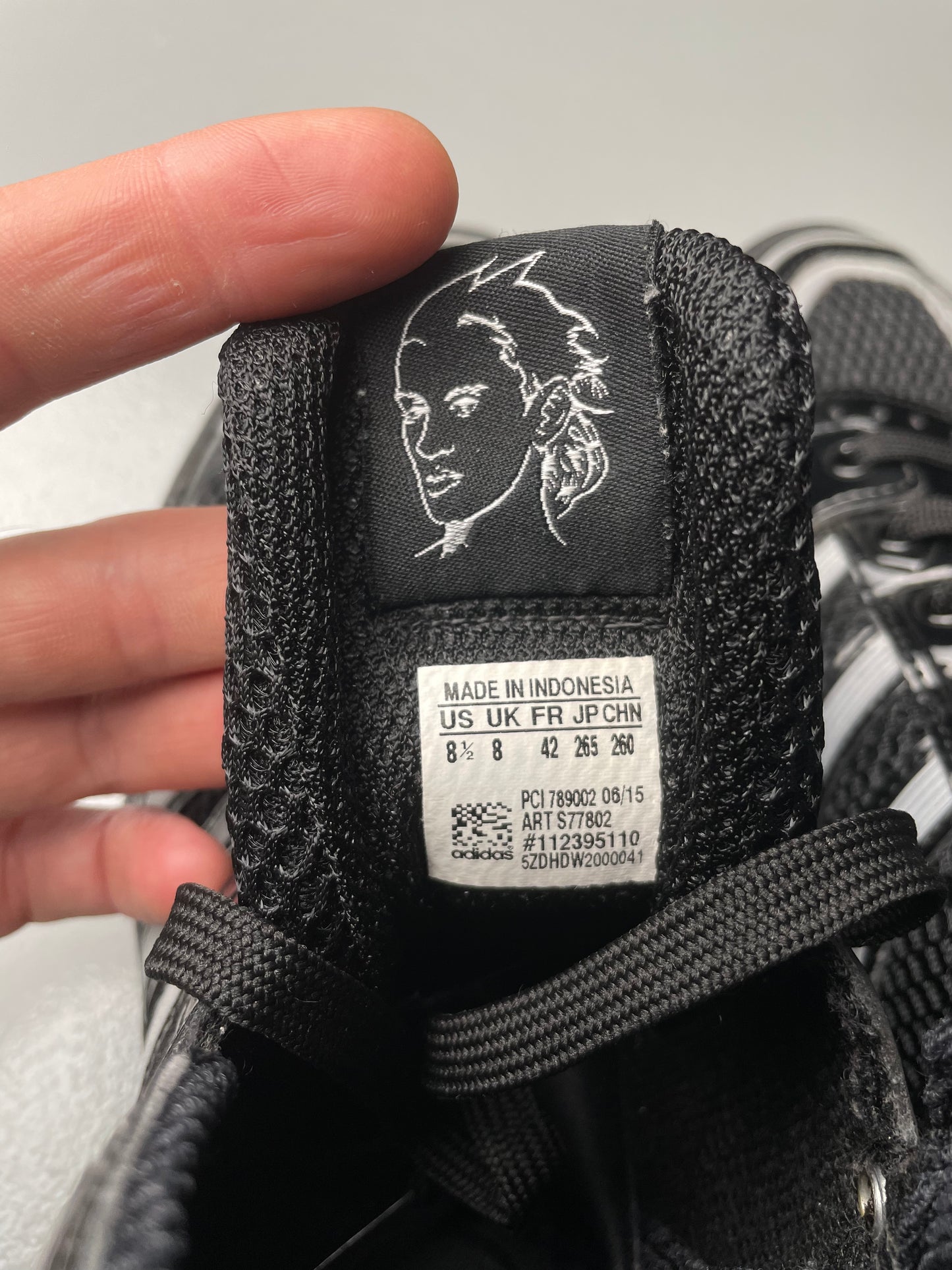 adidas Originals by Jeremy Scott 2015 JS Wings 2.0 Mesh (black) - size 42