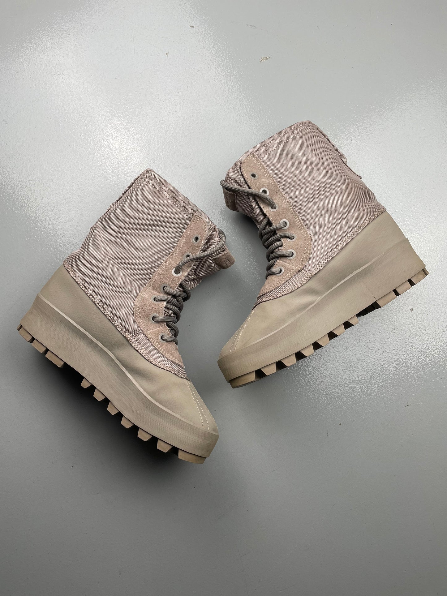 2015 adidas YEEZY Season 1 OG 950 boots (Moonrock) - size 41 1/3