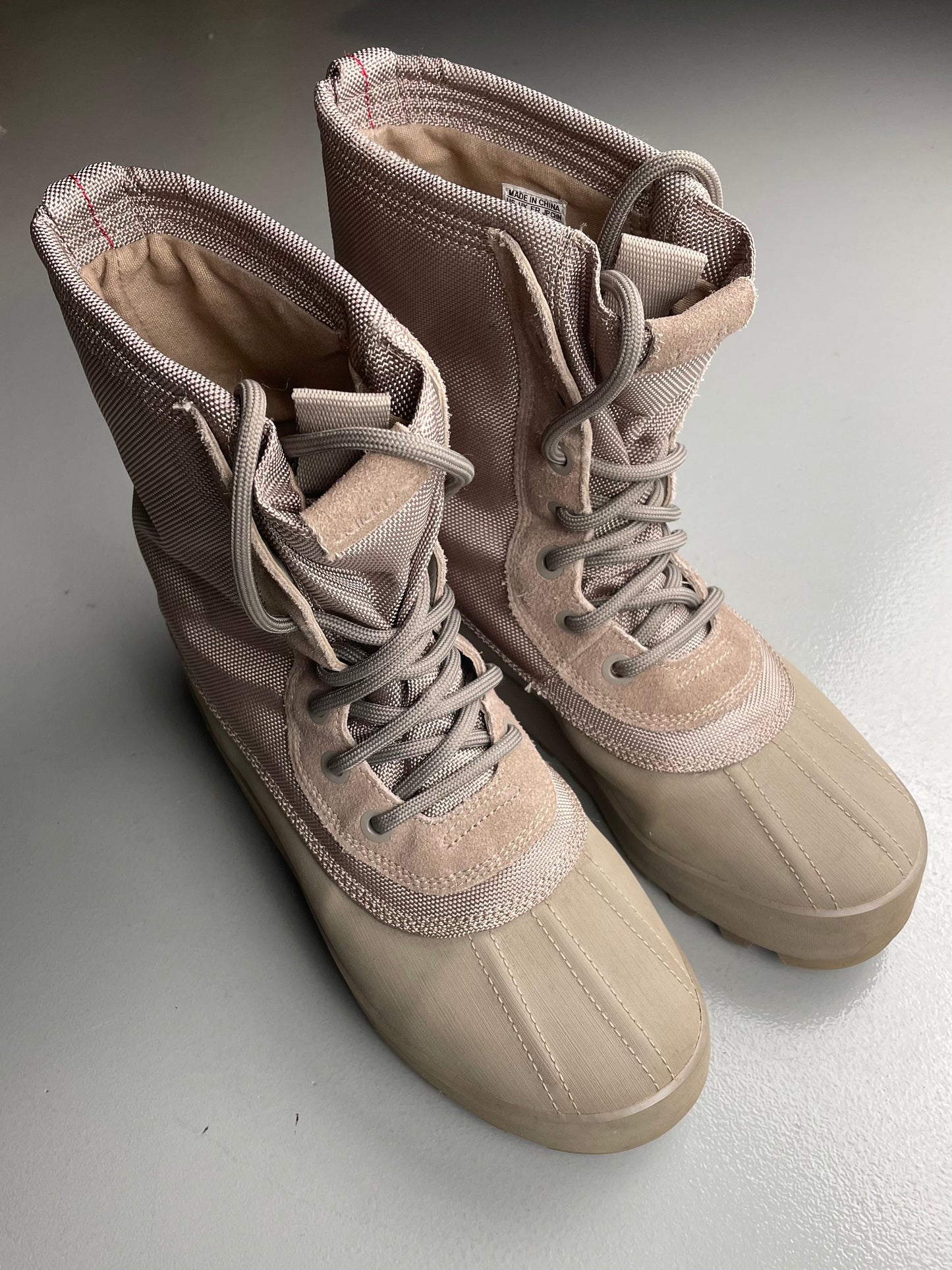 2015 adidas YEEZY Season 1 OG 950 boots (Moonrock) - size 41 1/3
