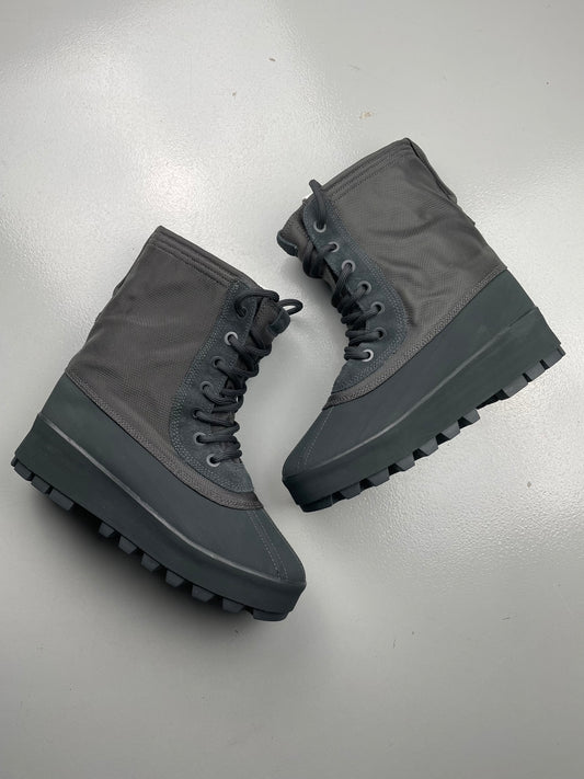 2015 adidas YEEZY Season 1 OG 950 boots (Pirate Black) - size 41 1/3