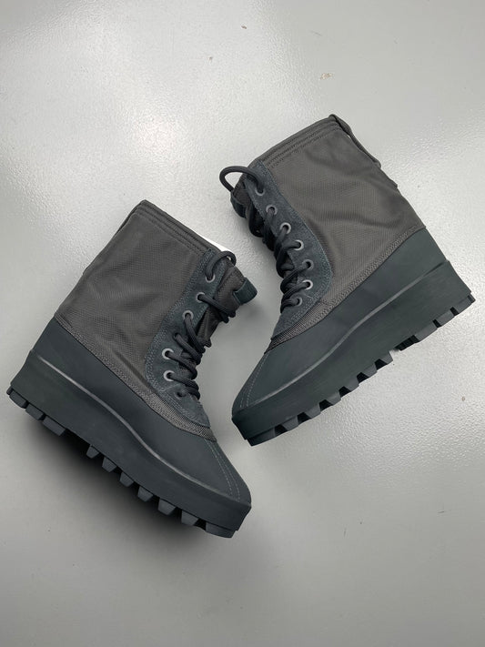 2015 adidas YEEZY Season 1 OG 950 boots (Pirate Black) - size 41 1/3
