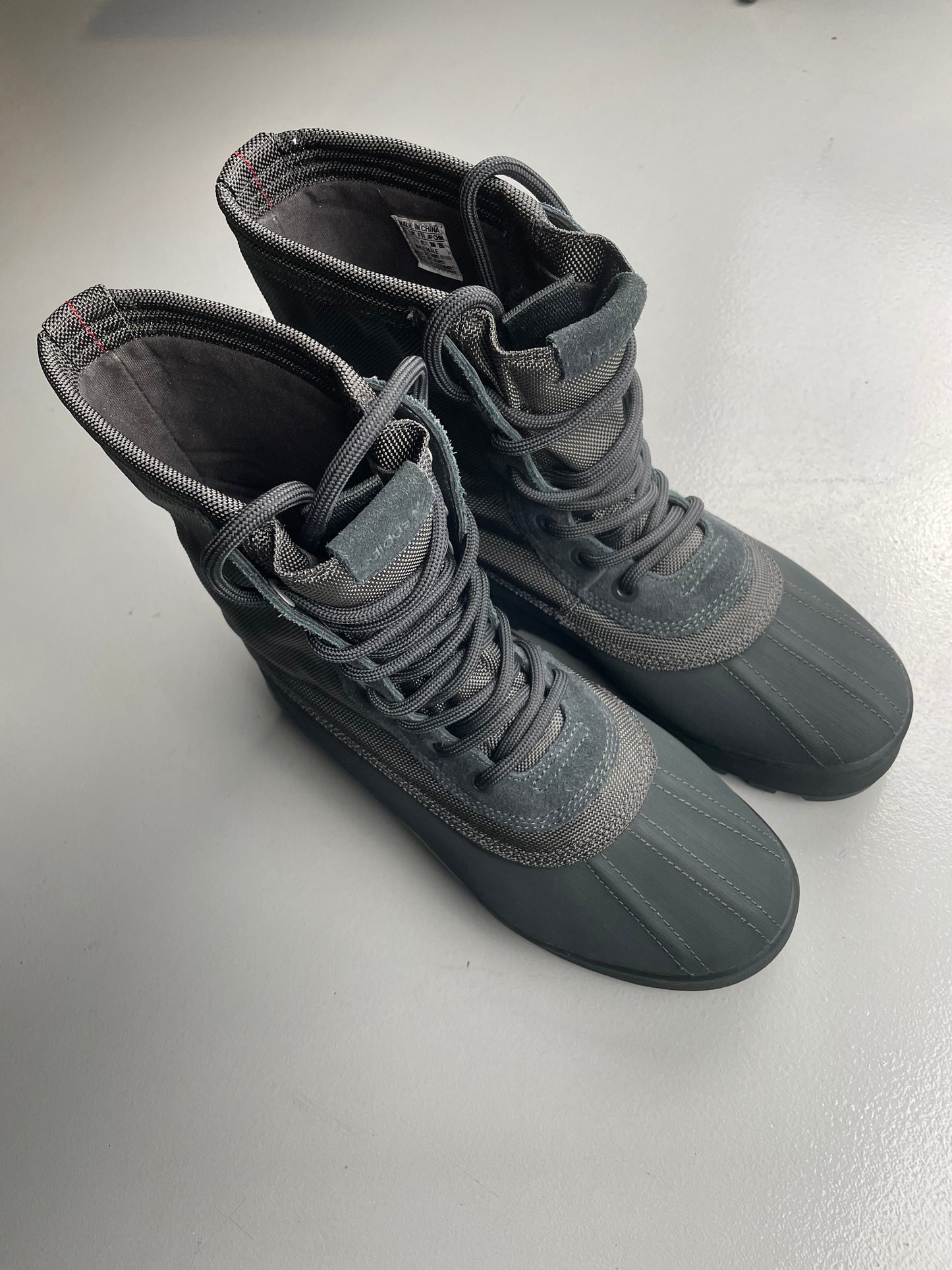 2015 adidas YEEZY Season 1 OG 950 boots (Pirate Black) - size 41 1/3