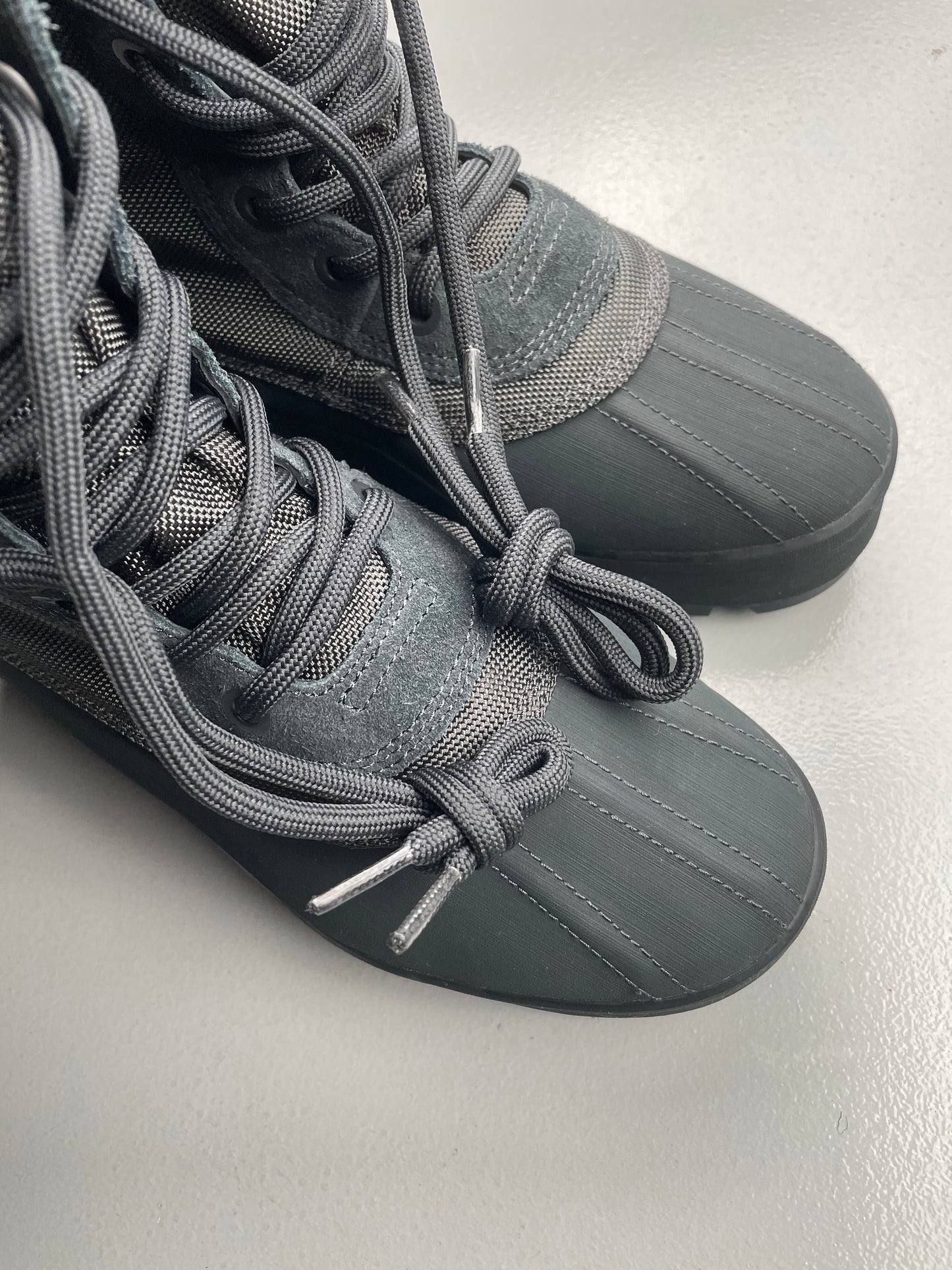 2015 adidas YEEZY Season 1 OG 950 boots (Pirate Black) - size 41 1/3