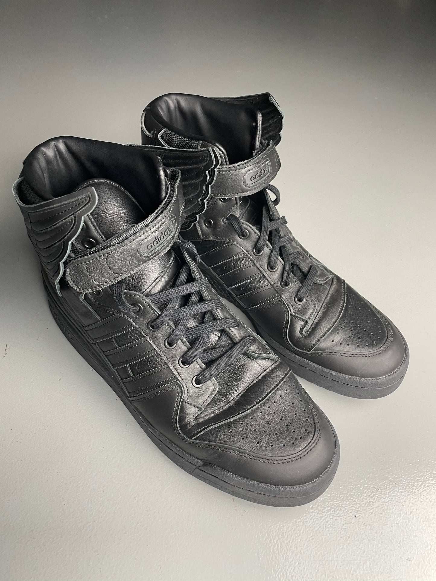 adidas Originals by Jeremy Scott 2022 JS Wings 4.0 (black) - size 48 2/3