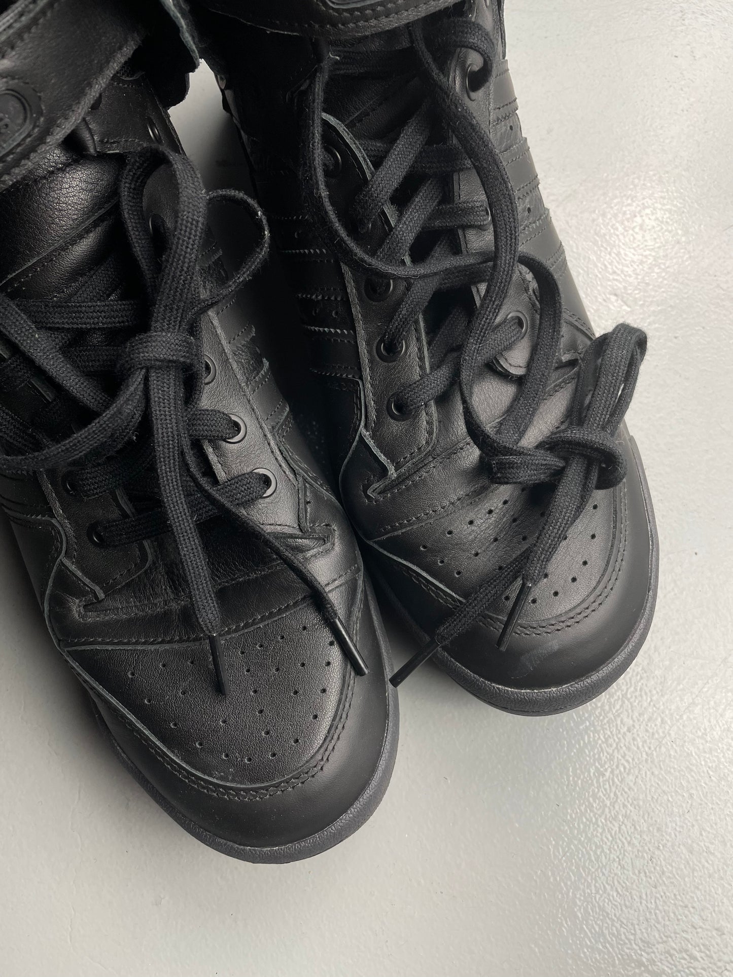 adidas Originals by Jeremy Scott 2022 JS Wings 4.0 (black) - size 48 2/3