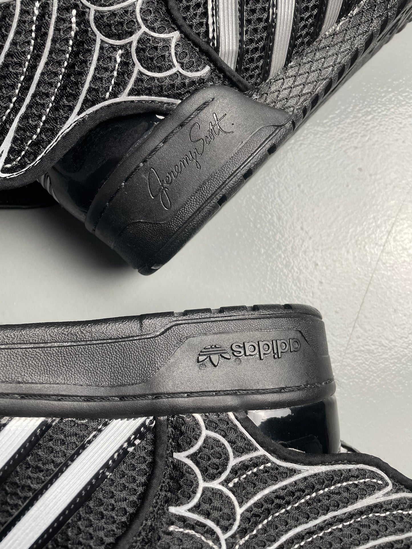 adidas Originals by Jeremy Scott A/W 2015 JS Wings 2.0 Mesh (black) - size 44