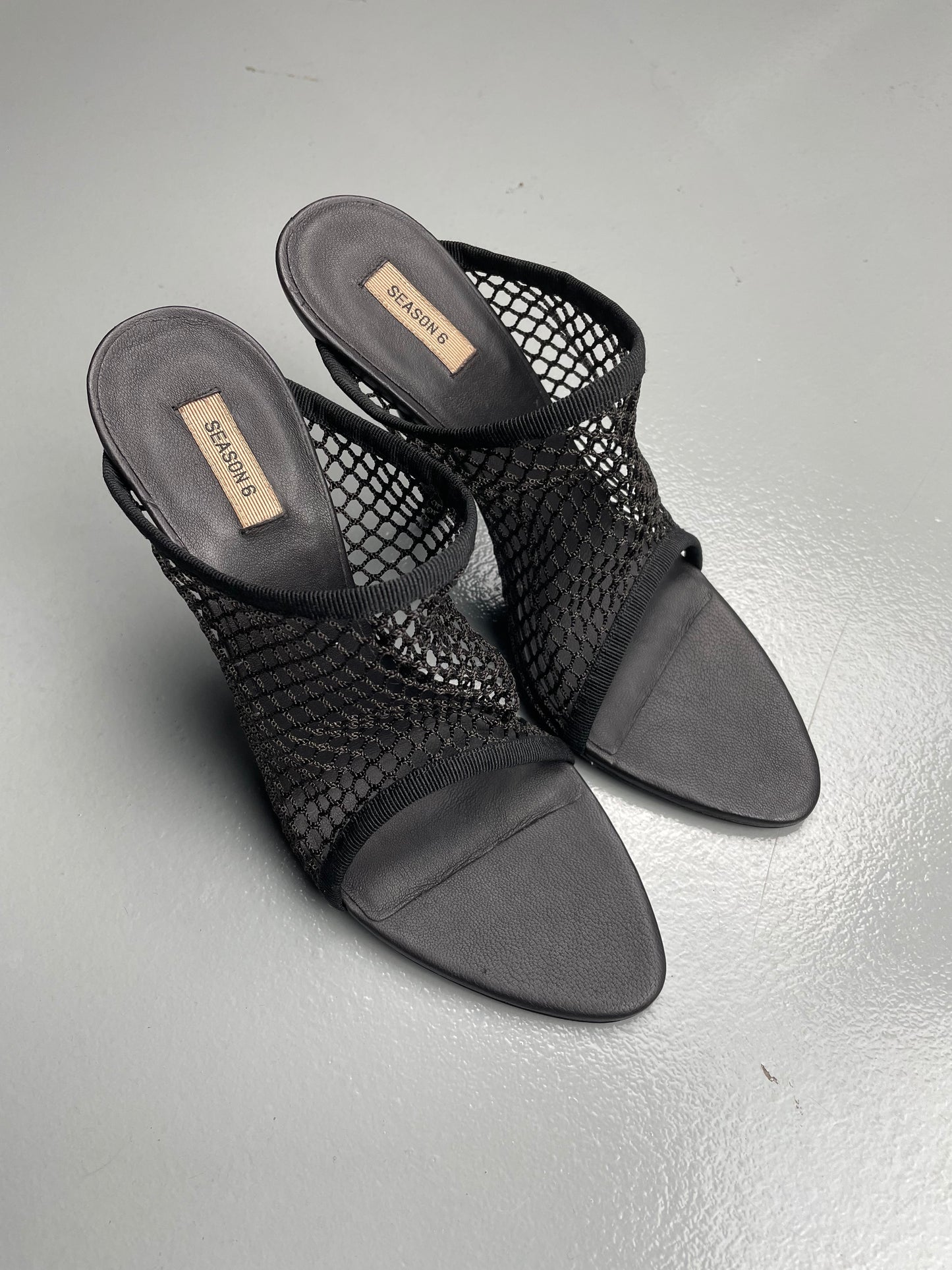 YEEZY Season 6 Mesh Sandal - size 37.5