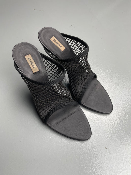 YEEZY Season 6 Mesh Sandal - size 37.5