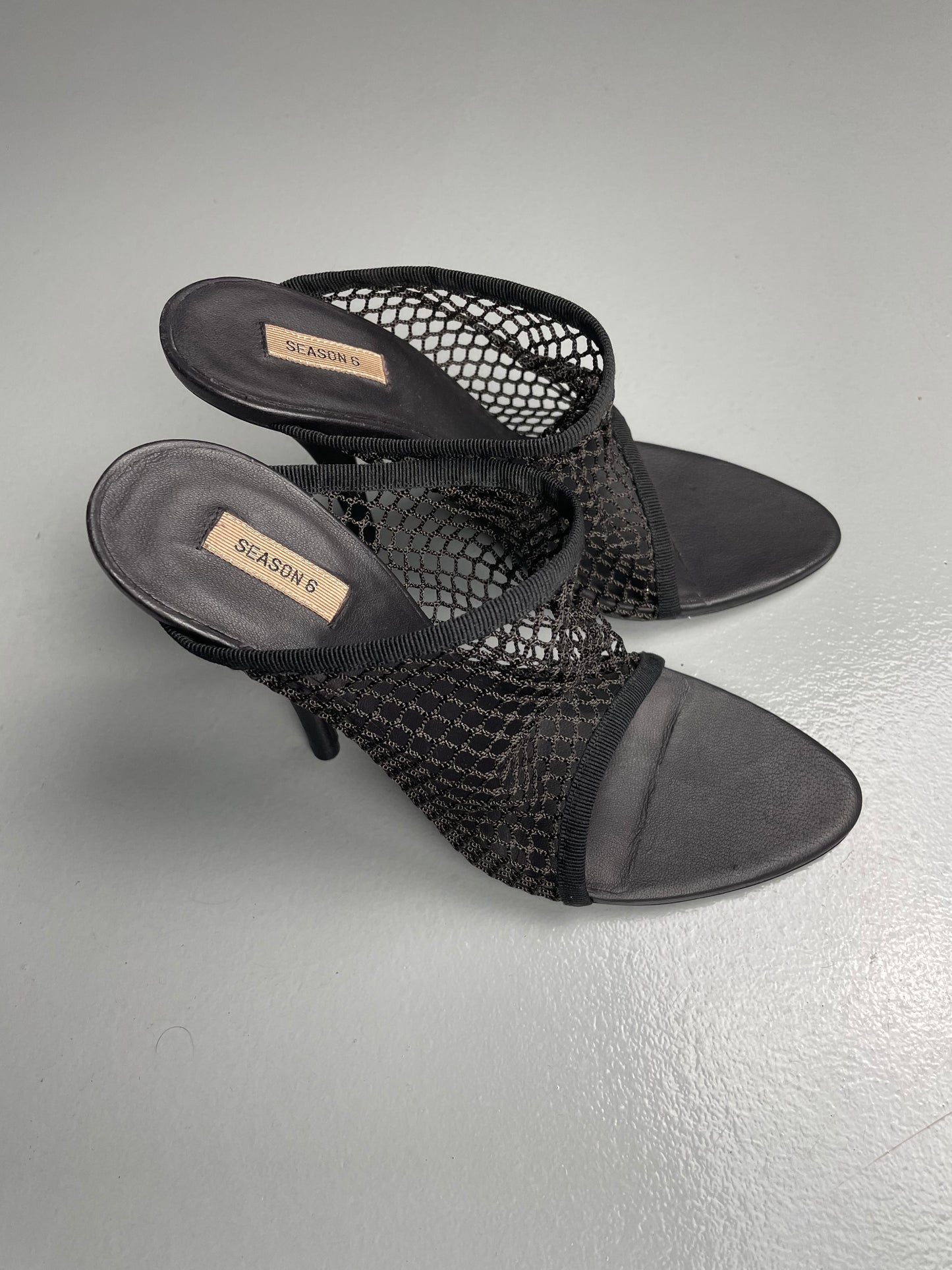 YEEZY Season 6 Mesh Sandal - size 37.5