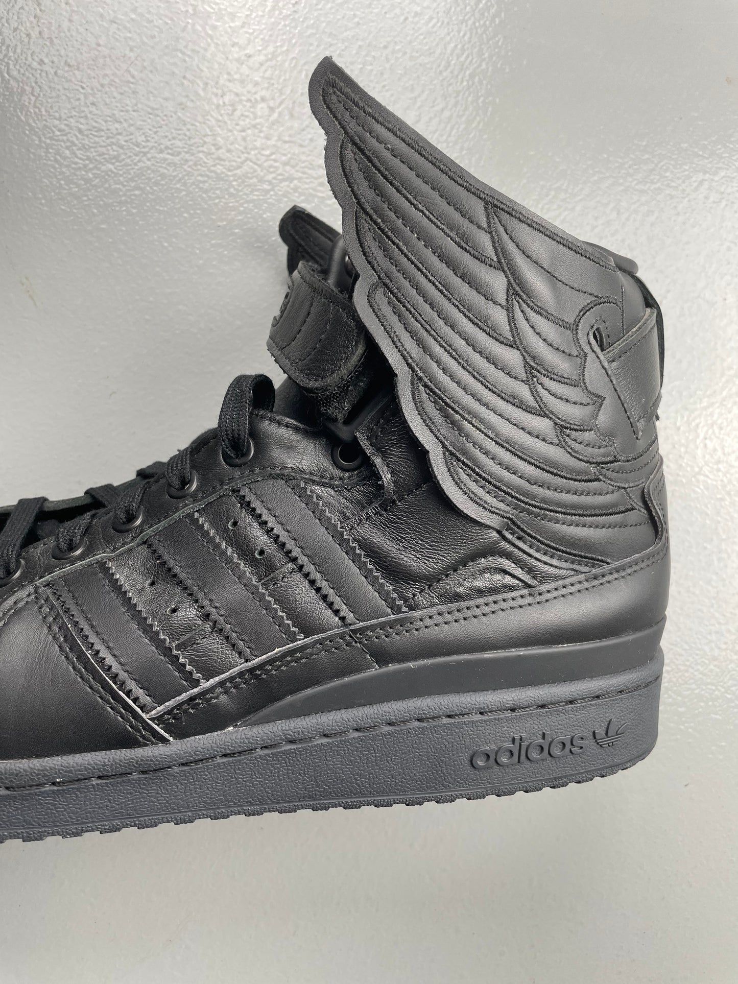 adidas Originals by Jeremy Scott 2022 JS Wings 4.0 (black) - size 46 2/3