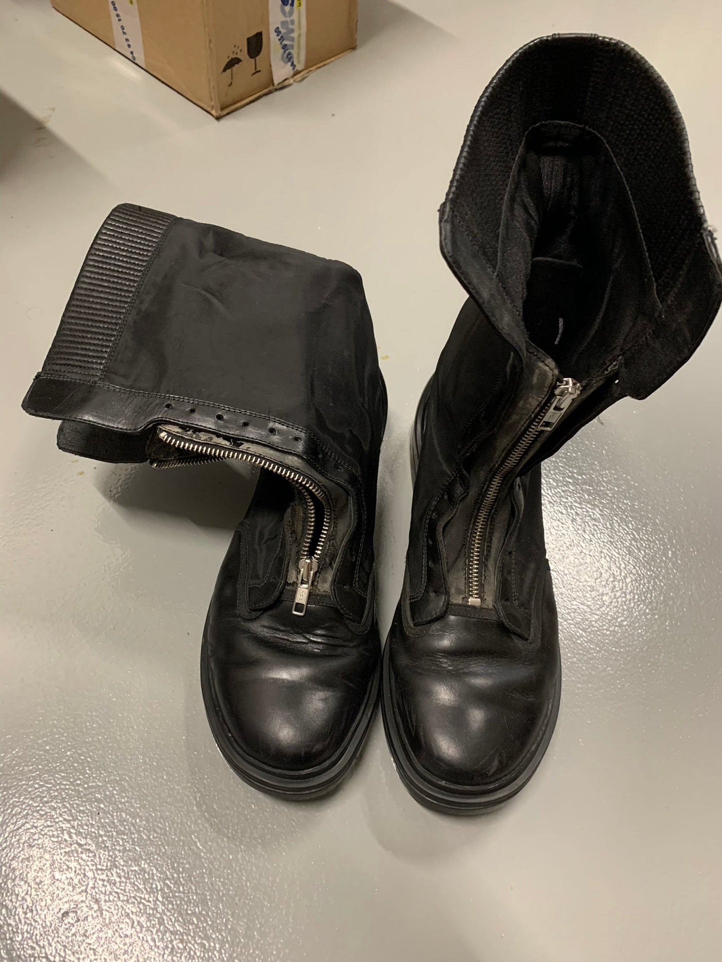 Y-3 - A/W 2011 - Rogue scout boots - size UK9D