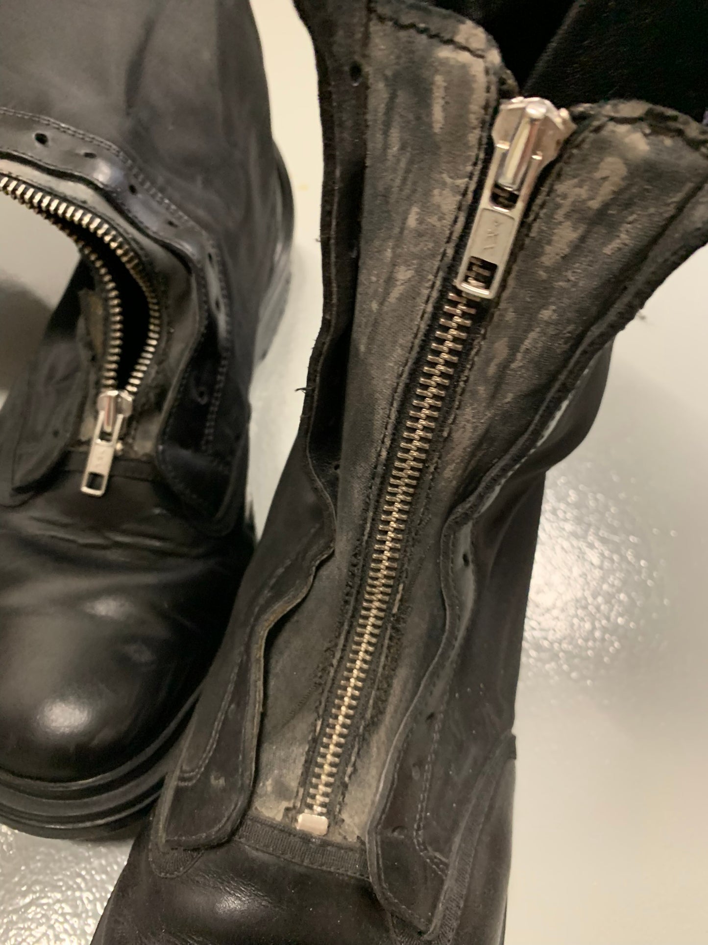 Y-3 - A/W 2011 - Rogue scout boots - size UK9D