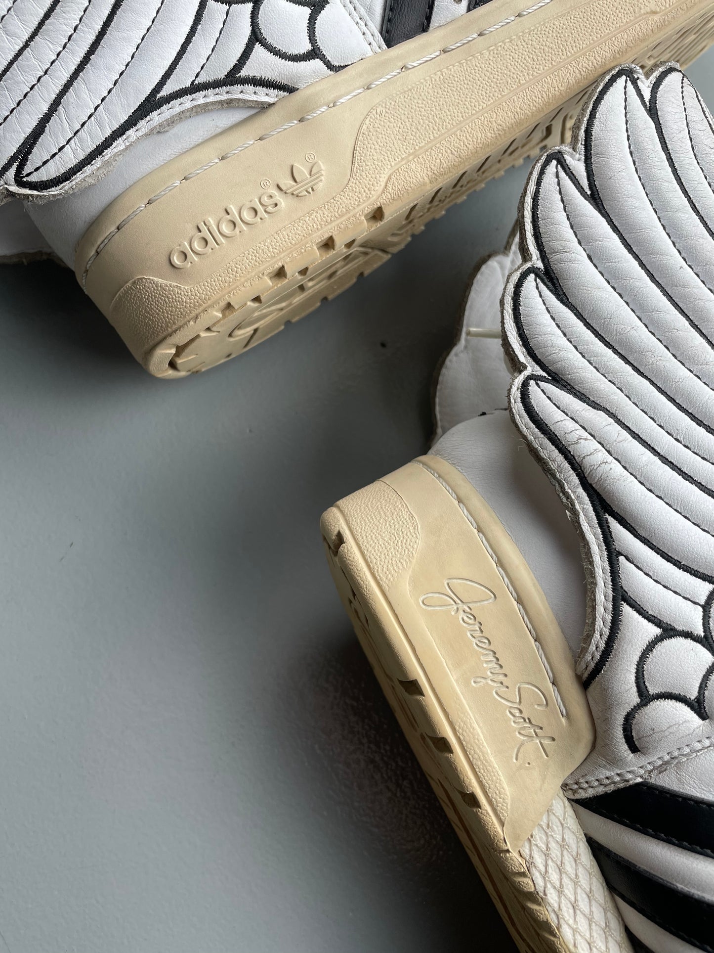 adidas Originals by Jeremy Scott A/W 2010 JS Wings 2.0 OG - size 43 1/3