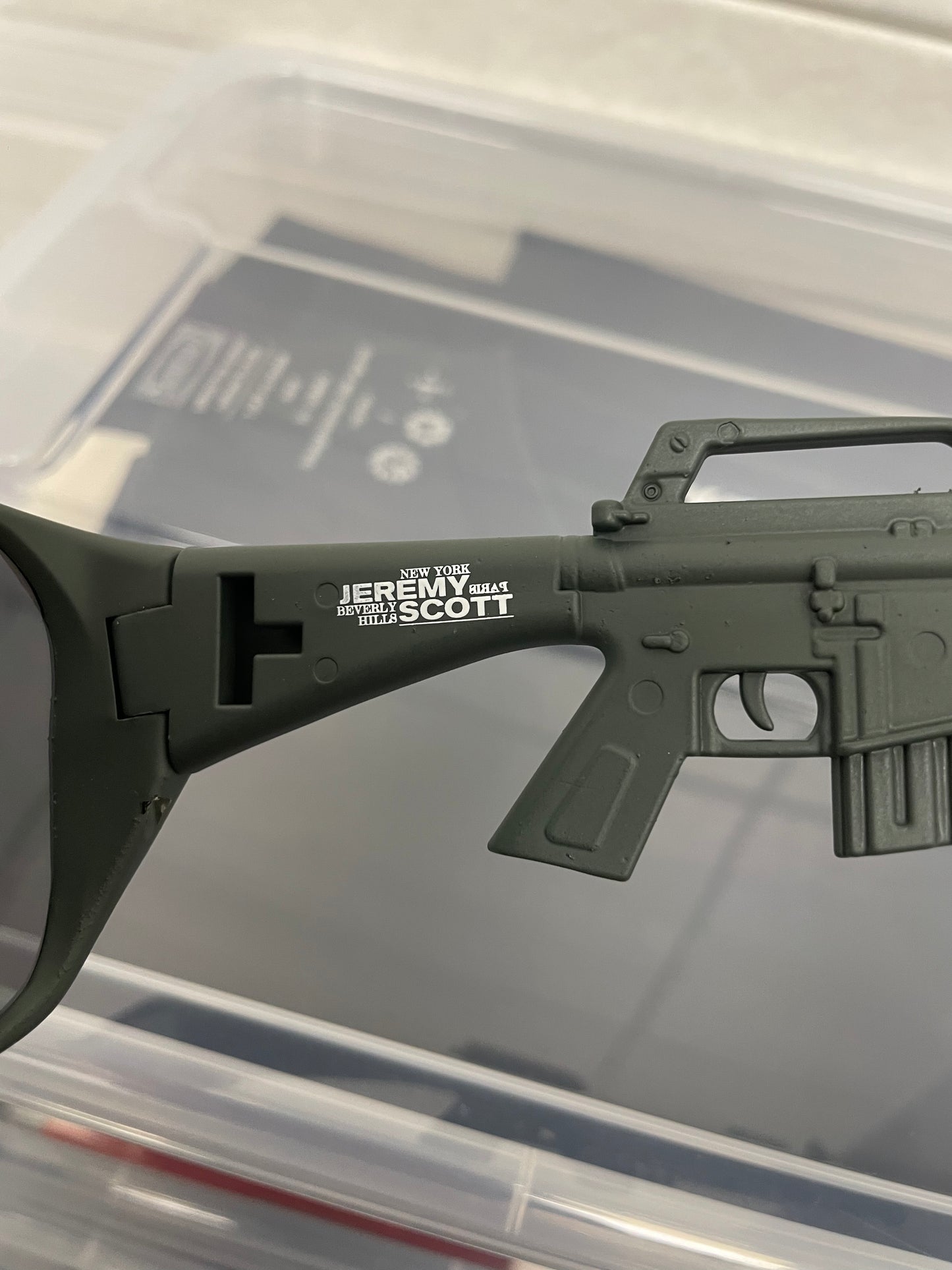 Linda Farrow X Jeremy Scott S/S 2013 army sunglasses (military green)