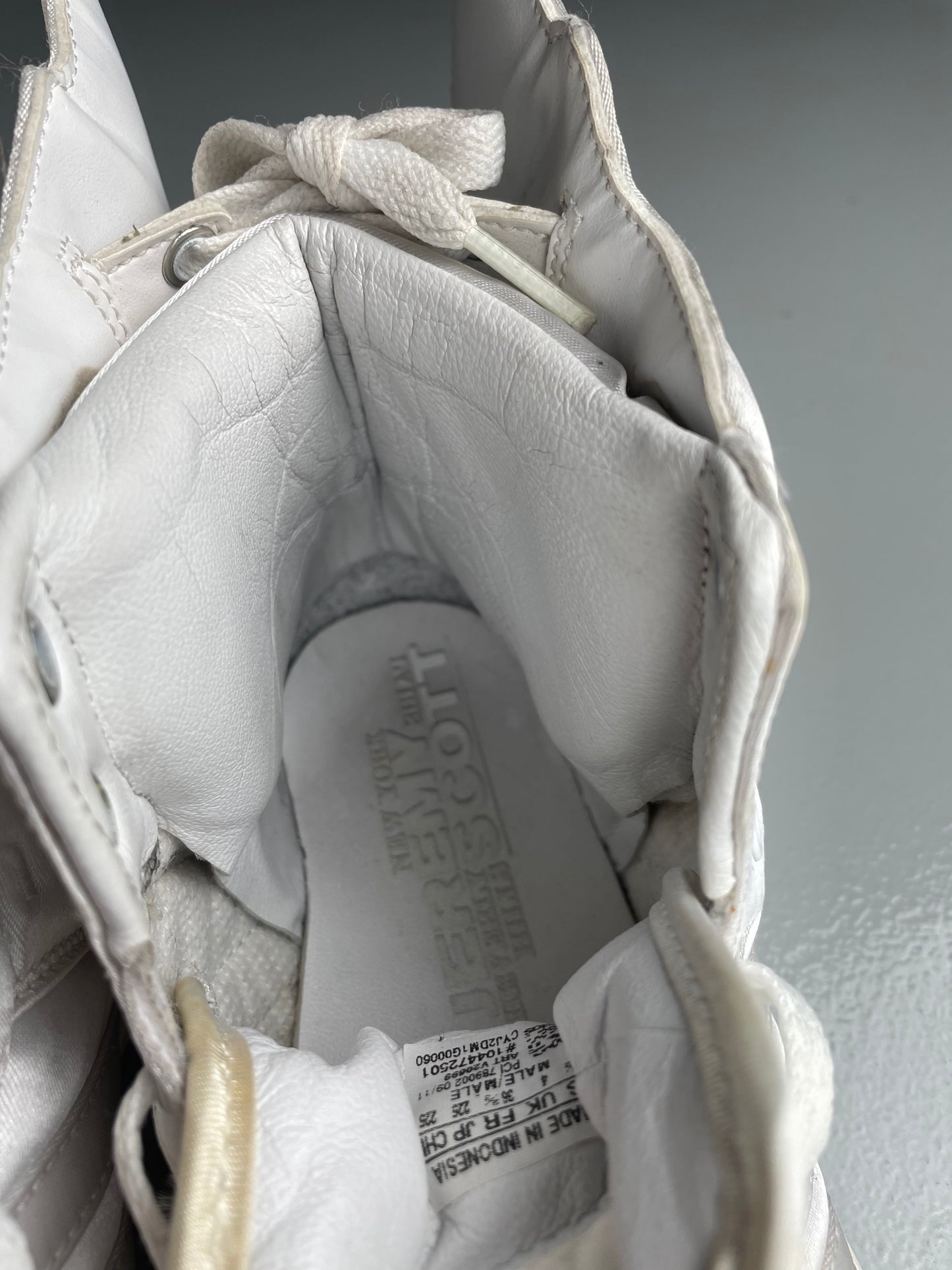 adidas Originals by Jeremy Scott X 2NE1 S/S 2012 JS Wings 2.0 "Satin" - size 36 2/3