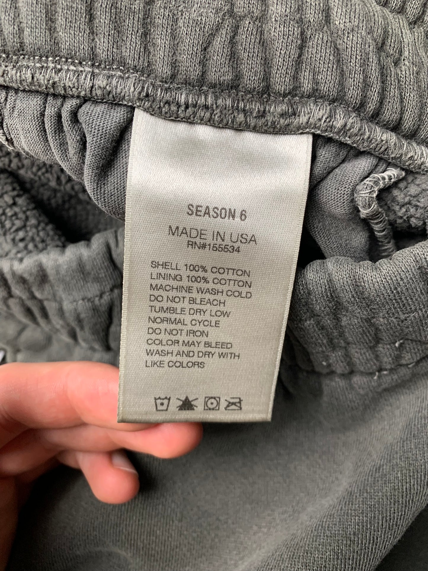 YEEZY Season 6 shorts Core - size M